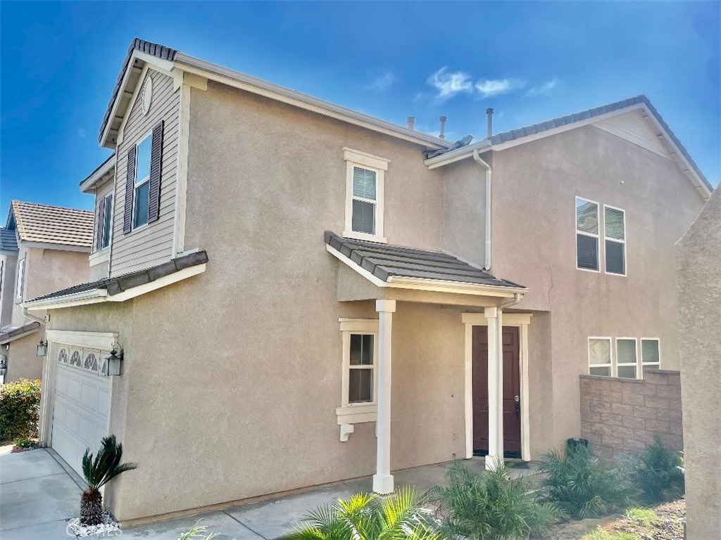 Beautiful 4 bedroom, 2.5 bath home located in the desirable Canterbury – image 2