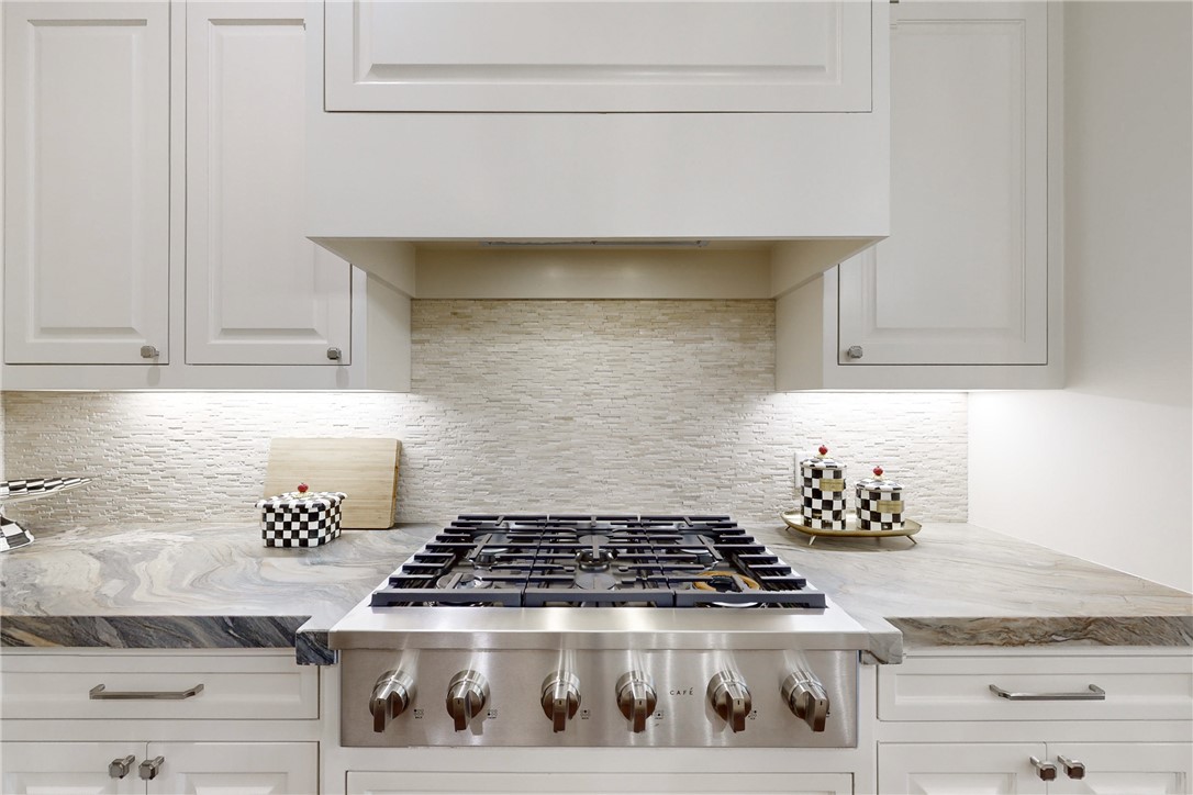Elegant and refined new construction home located in the esteemed Mira – image 6