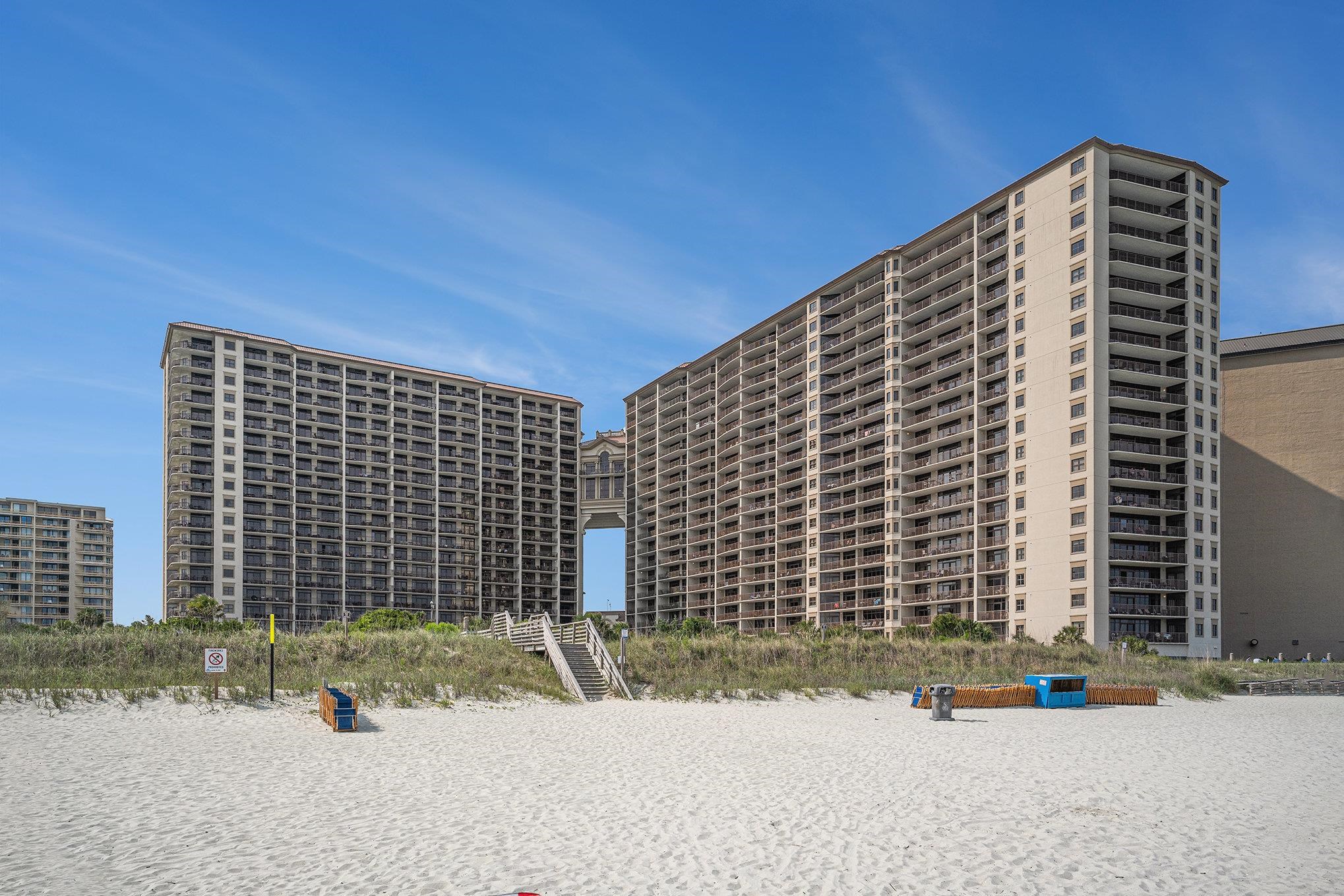 Experience upscale oceanfront living in this impeccably maintained 1-b – image 32
