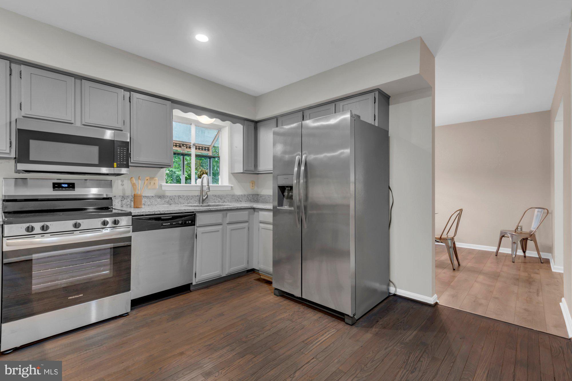 Well Cared for Home in Foxmoor located in a Cul-De-Sac. Fresh Paint, W – image 14