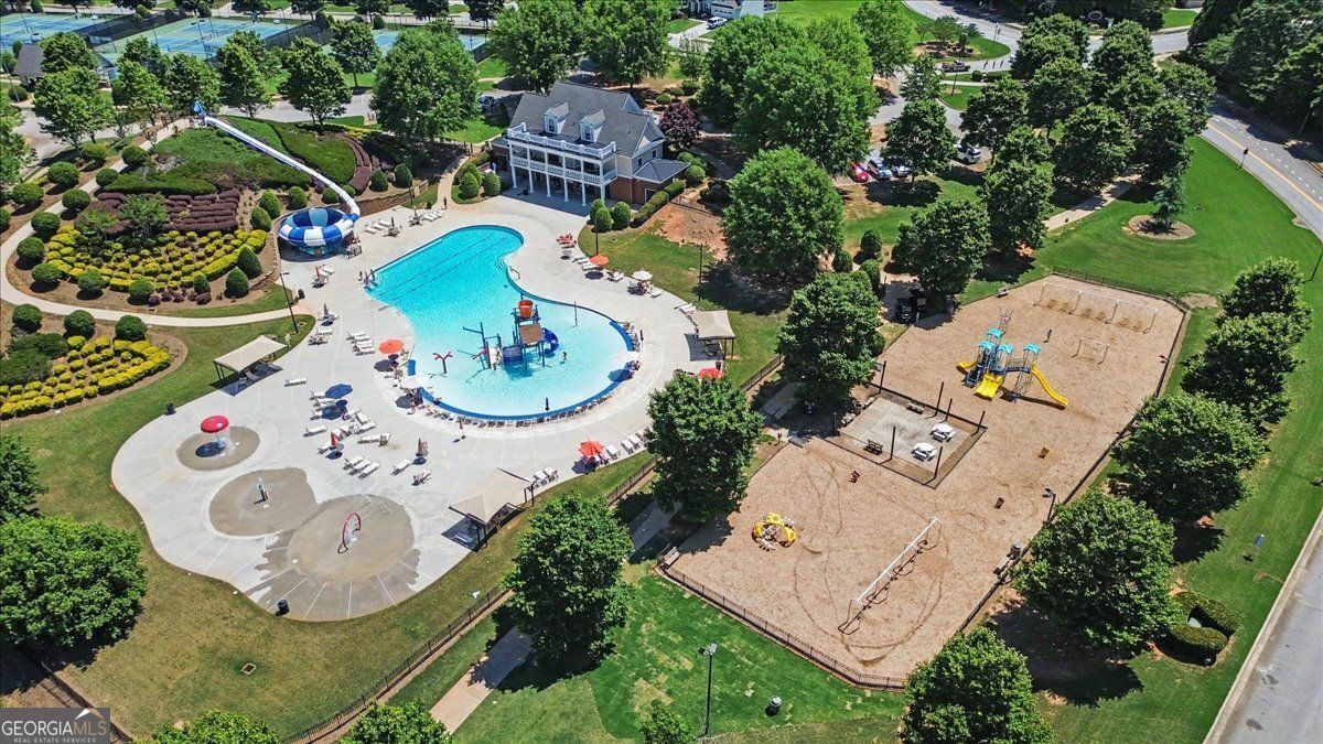 GOLF COURSE LIVING ANYONE??!! Experience luxury golf course living at – image 61