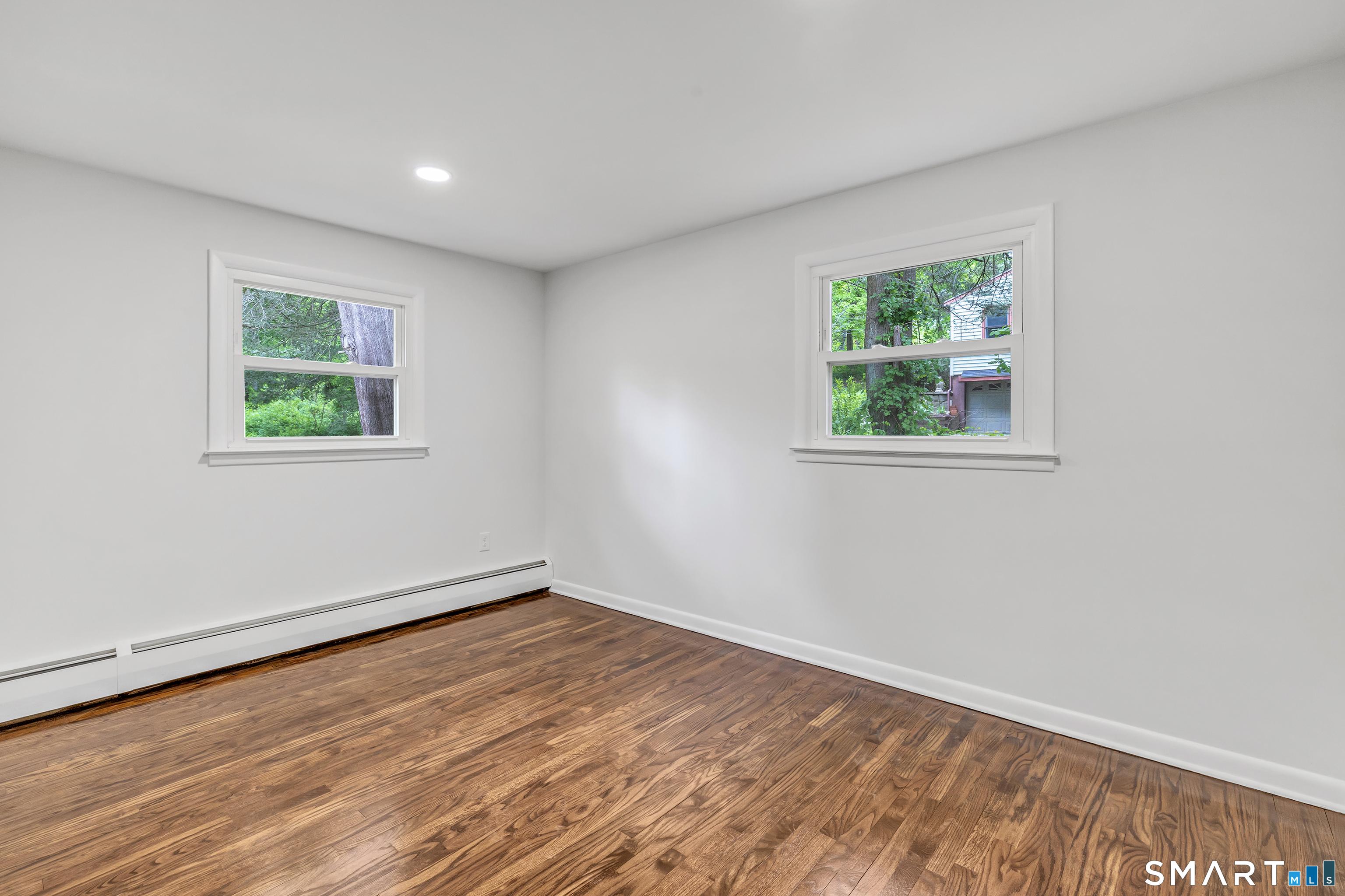 Welcome to 7 Longview Road, located in the desirable Sandy Hook sectio – image 23