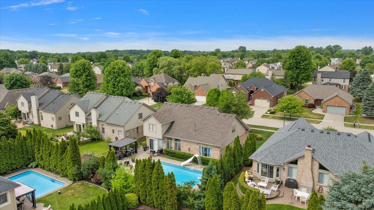 Rare find! Beautiful 4 Bedrom Split Level home with inground pool loca – image 52