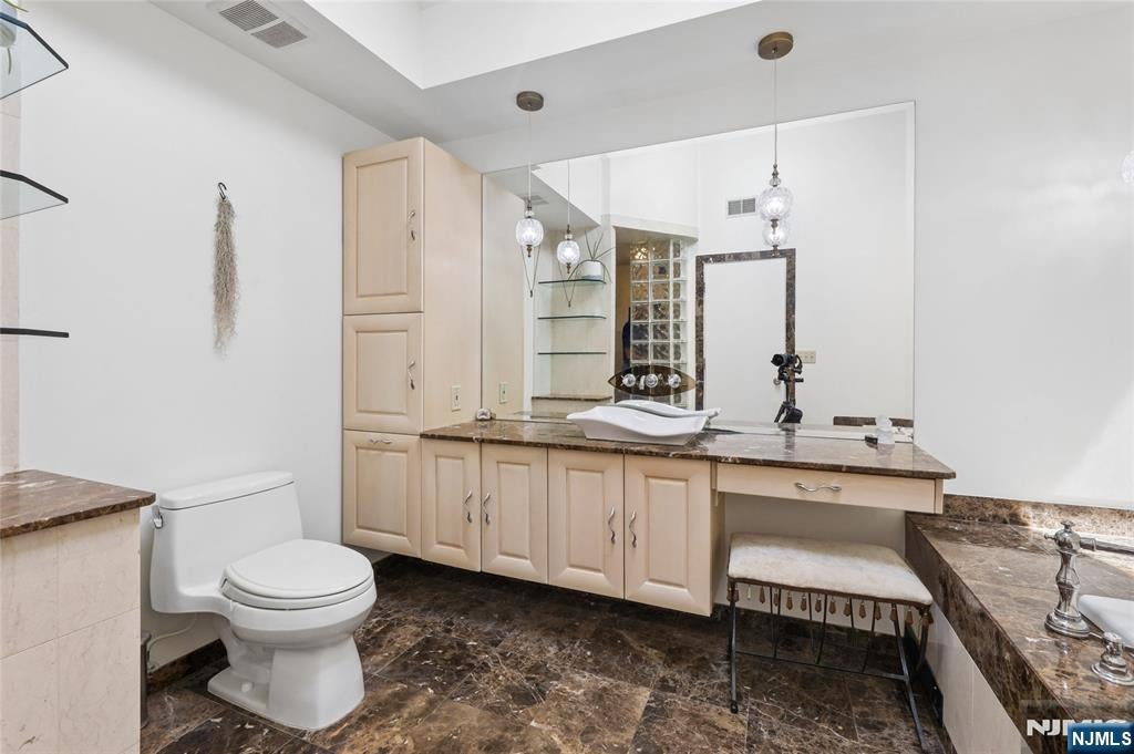 29-07 Fair Lawn Avenue, Fair Lawn, New Jersey, 07410, USA, 4 Bedrooms Bedrooms, ,4 BathroomsBathrooms,Residential,For Sale,29-07 Fair Lawn Avenue,26016016