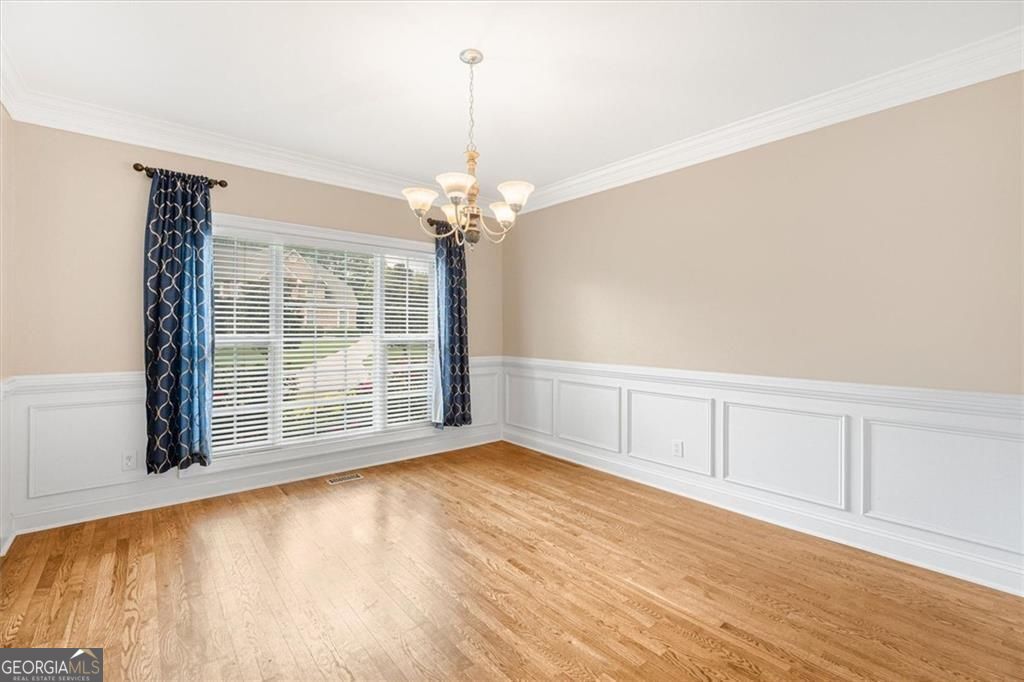 Welcome to 101 Lumby Lane, a stunning 4-sided brick residence in the s – image 8
