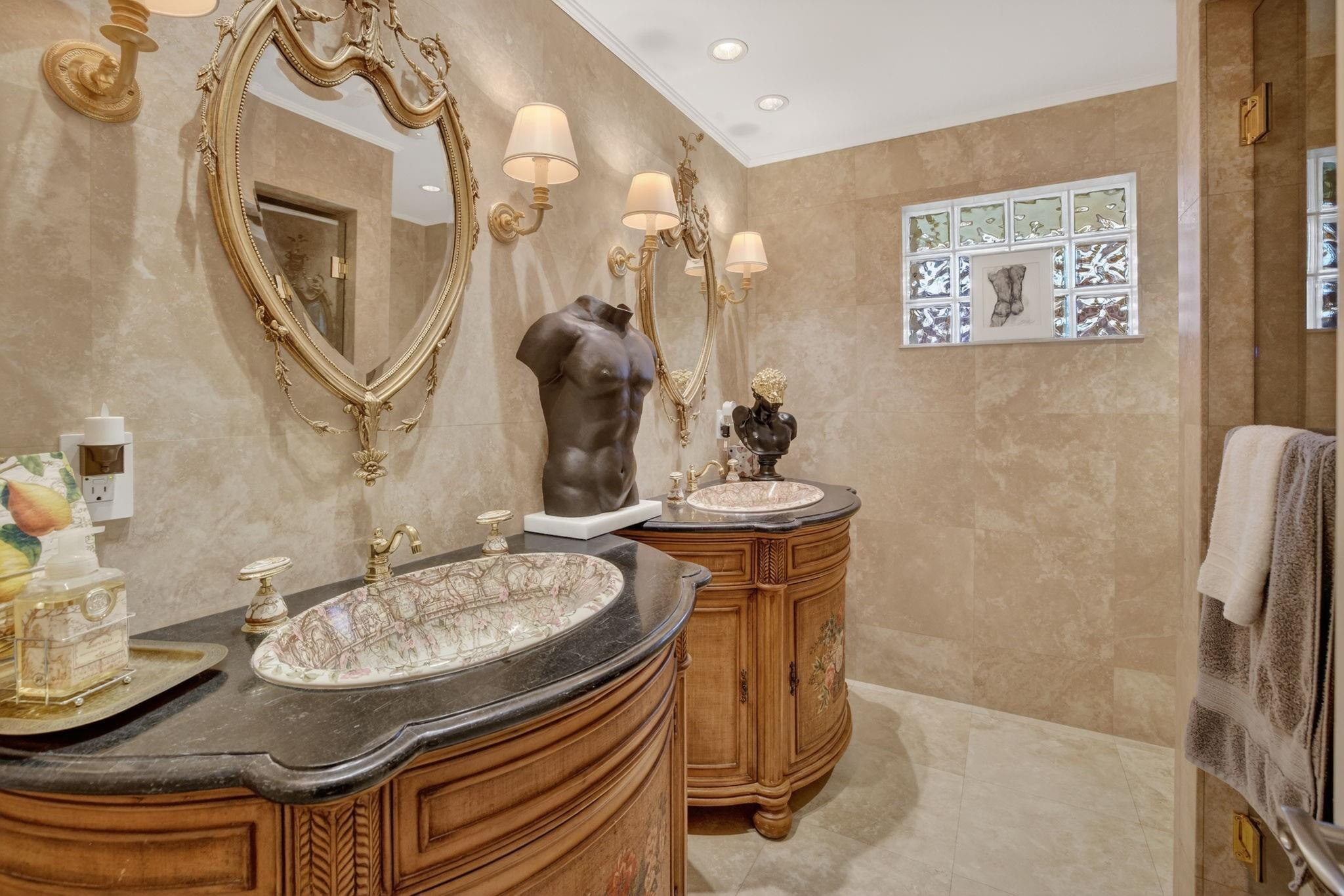 Rare & remarkable resort-style estate, set on an expansive lot in one – image 45