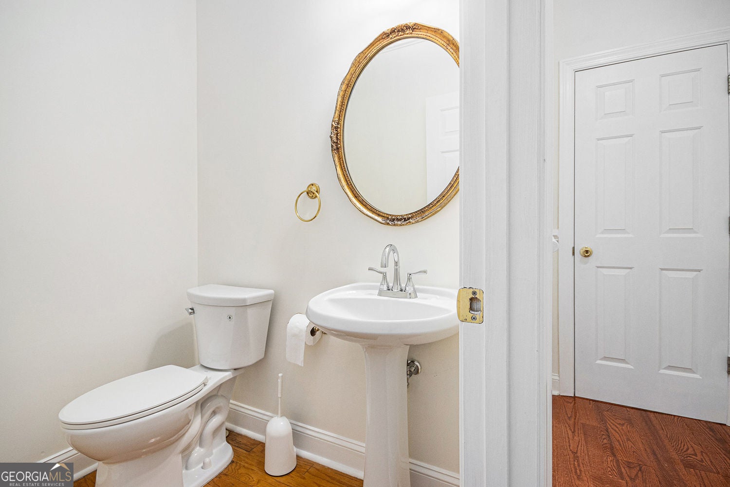 Fully finished basement with refined lakefront living in this beautifu – image 38