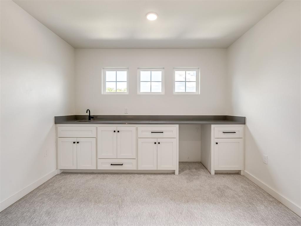 Amid the wooded charm of Arcadia, 12925 Broken Arrow offers a perfect – image 34