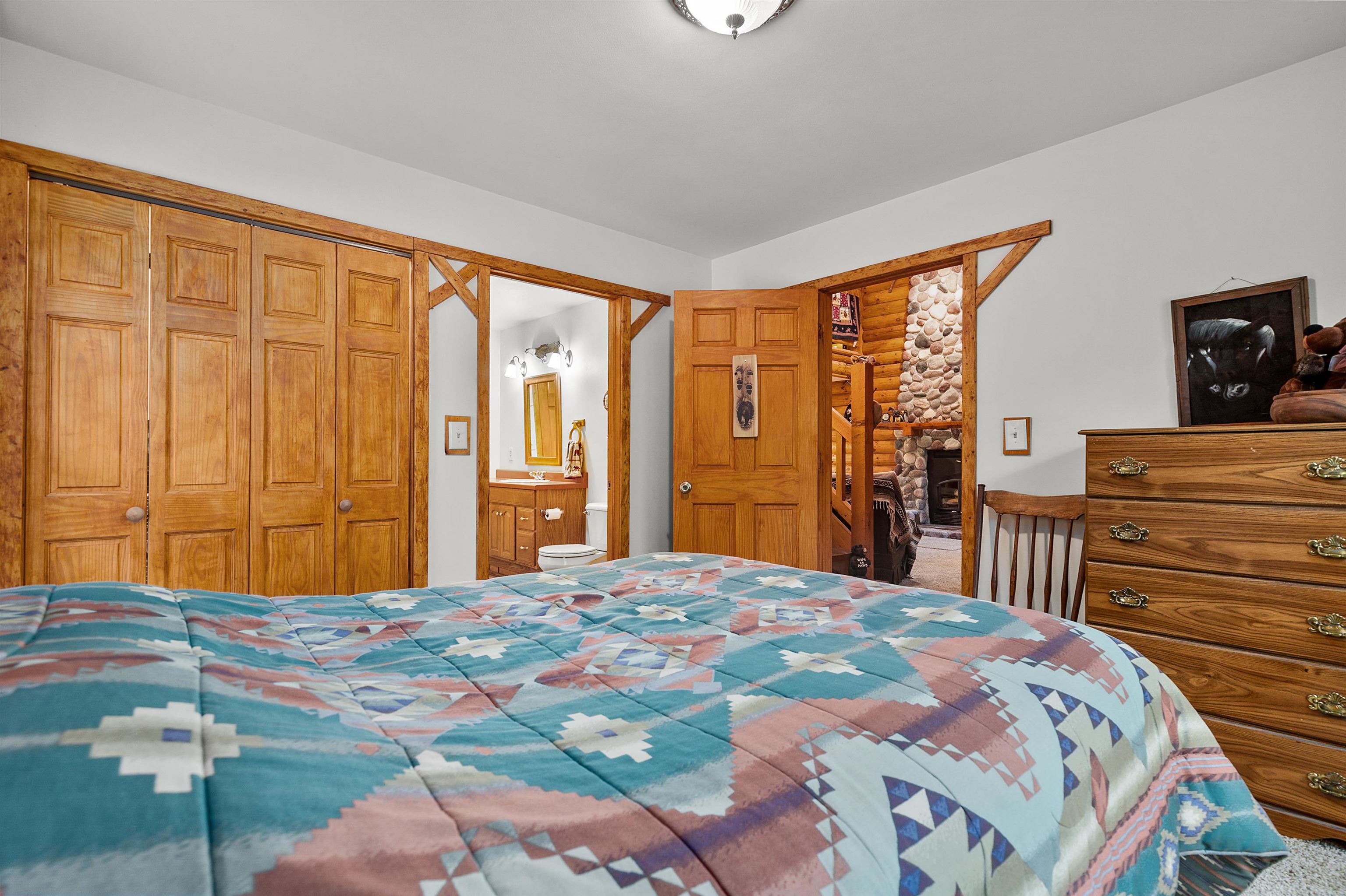 Experience the best of Legend Lake in this charming 1.5-story cottage. – image 20