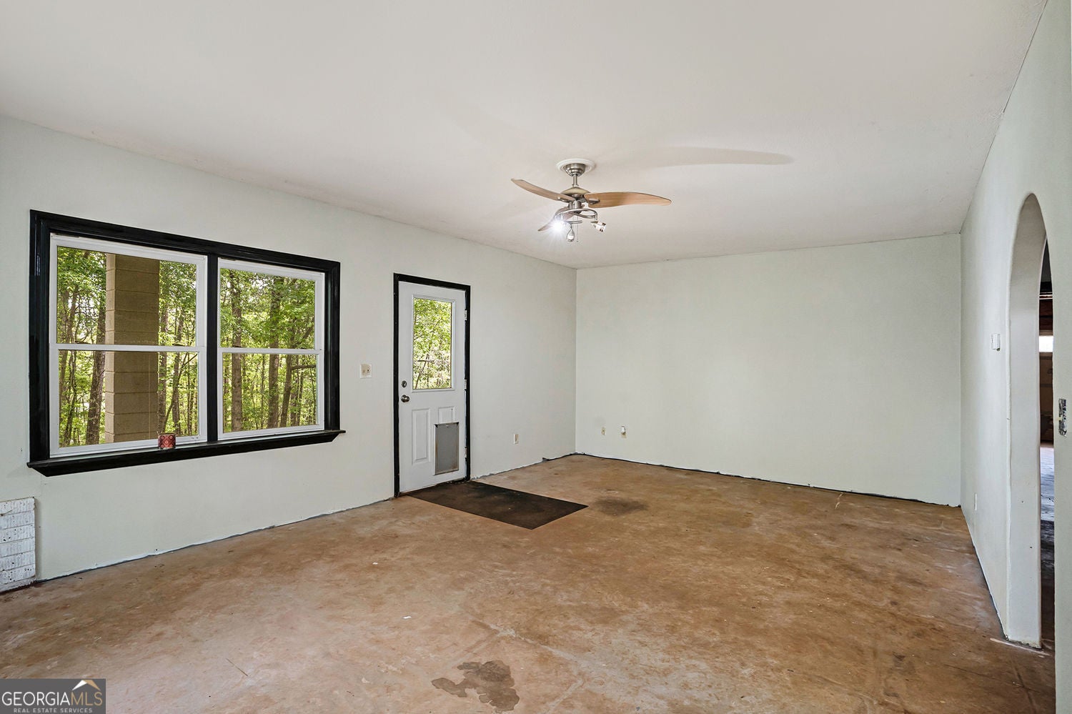 Experience the epitome of country living on this expansive 10+ acre pr – image 30