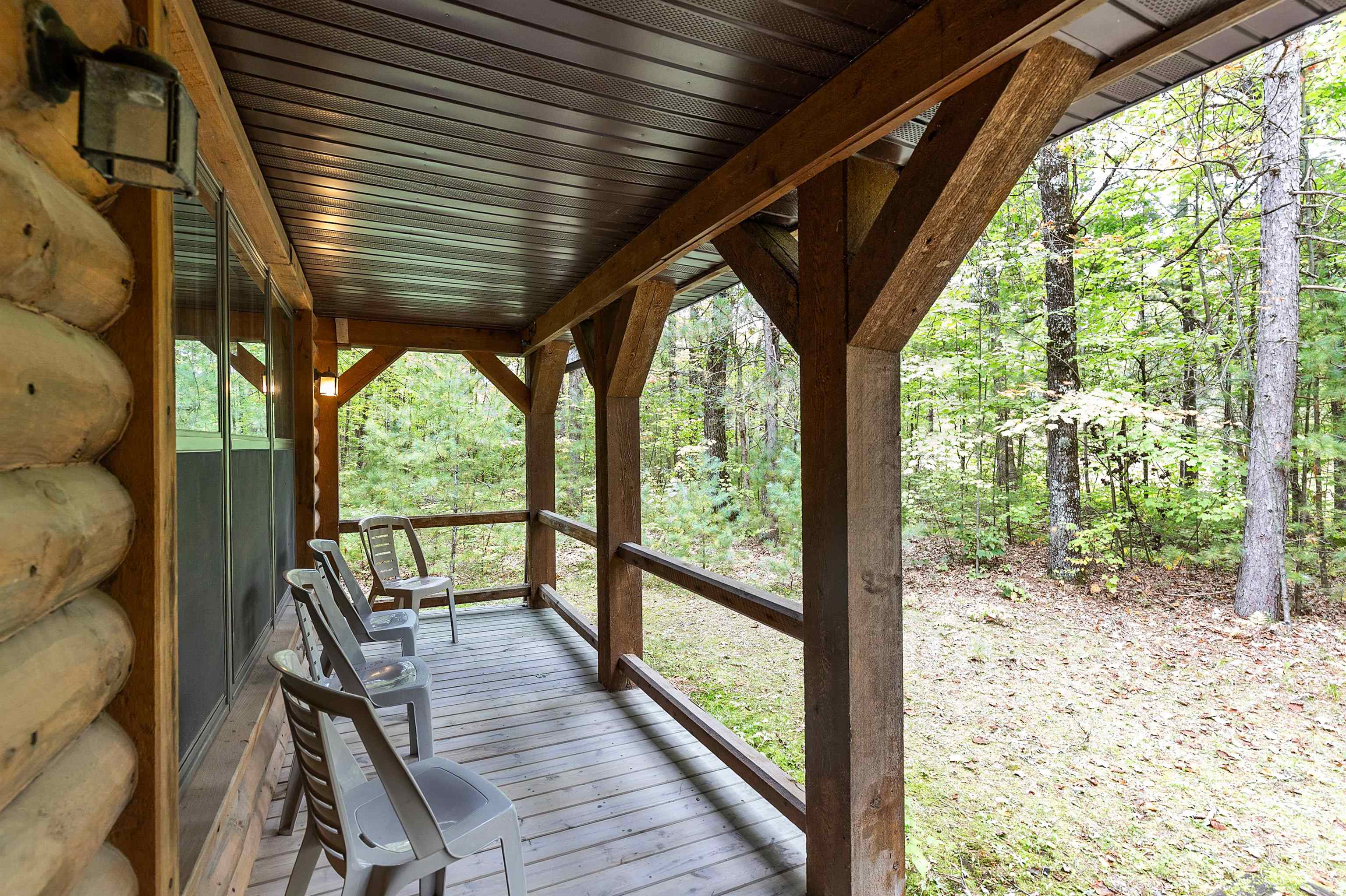 Experience the best of Legend Lake in this charming 1.5-story cottage. – image 37