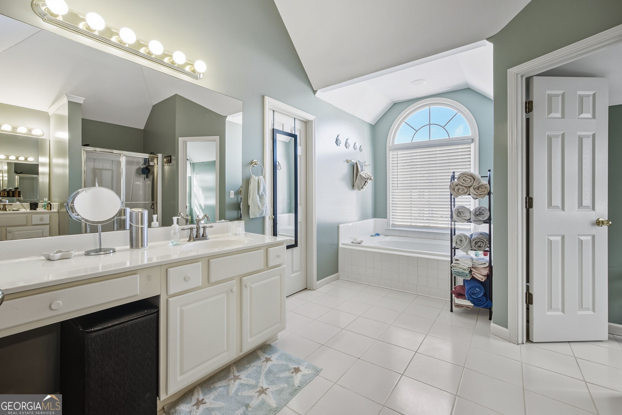 Welcome to this 2 Story home with 4 bedrooms, 3 baths and a partially – image 30