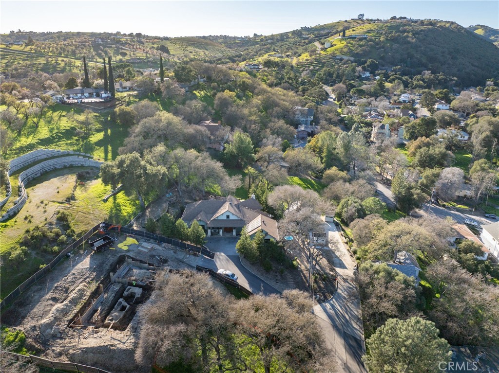 Located on the desirable West Side of Paso Robles, this custom-built 2 – image 62