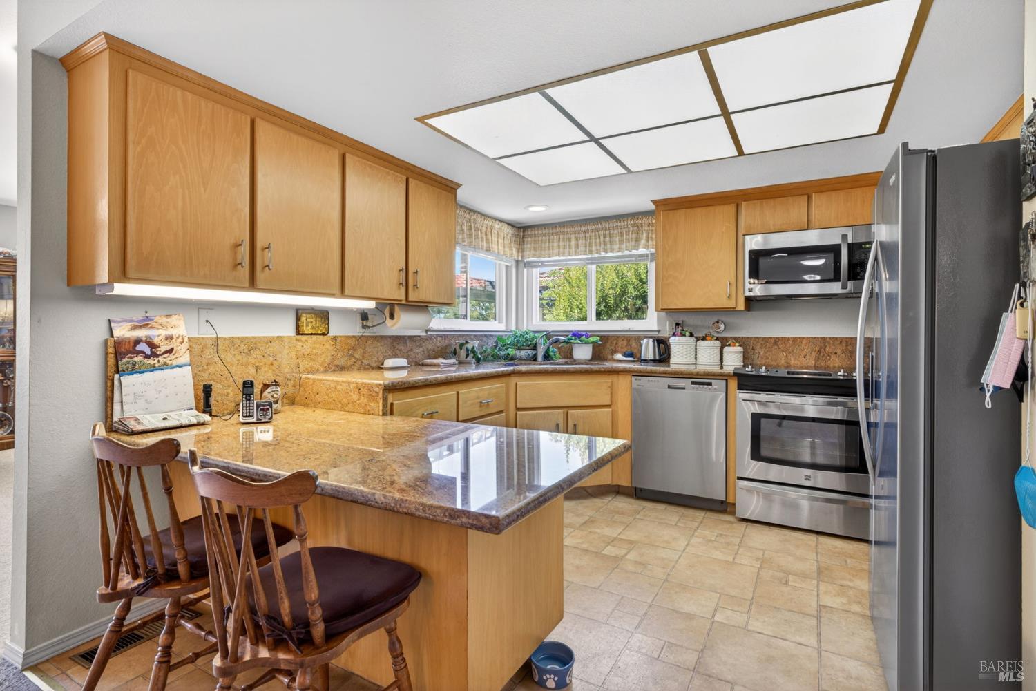 Welcome to 274 Beech Avenue, a beautifully maintained single-story hom – image 15
