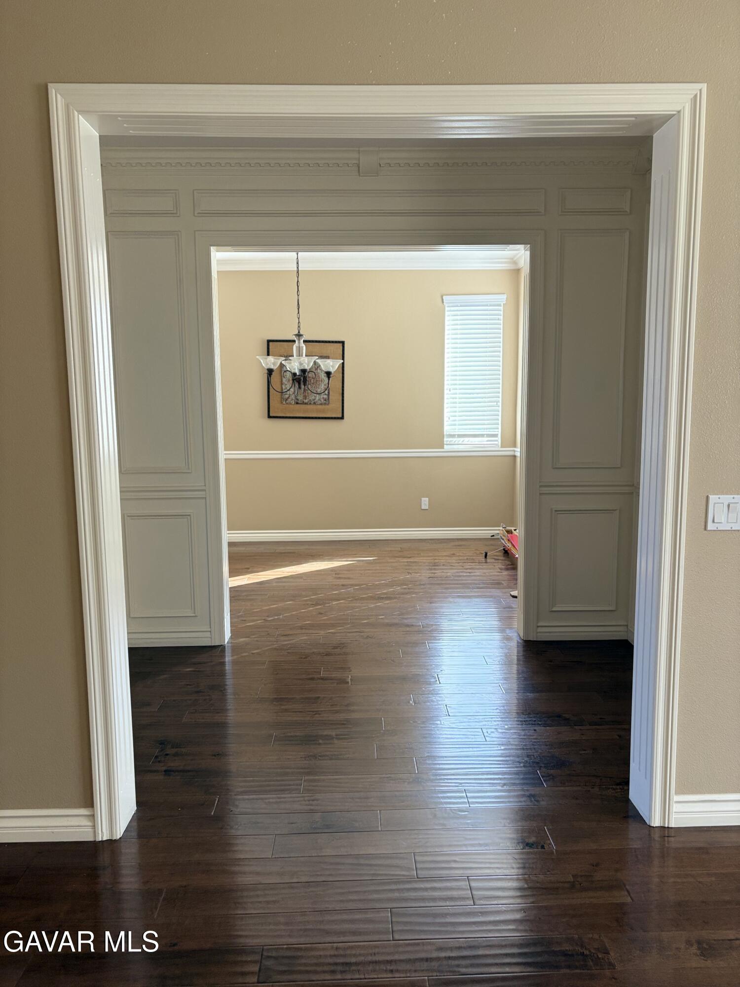 Stunning 5-bedroom, 4-bathroom, 2-story single-family home in the high – image 5