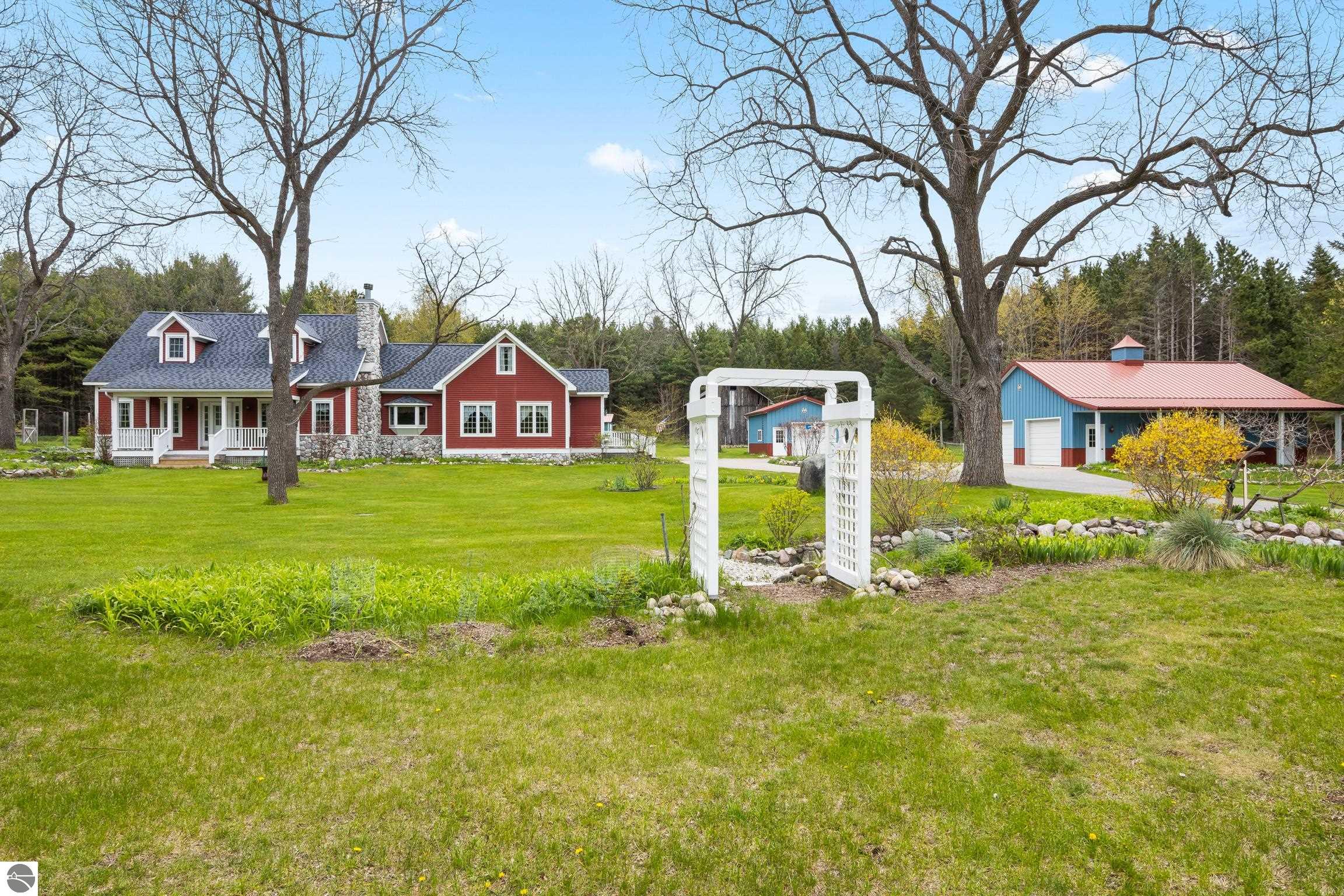 This 3-bedroom, 2.5-bath farmhouse offers a property designed for coun – image 48