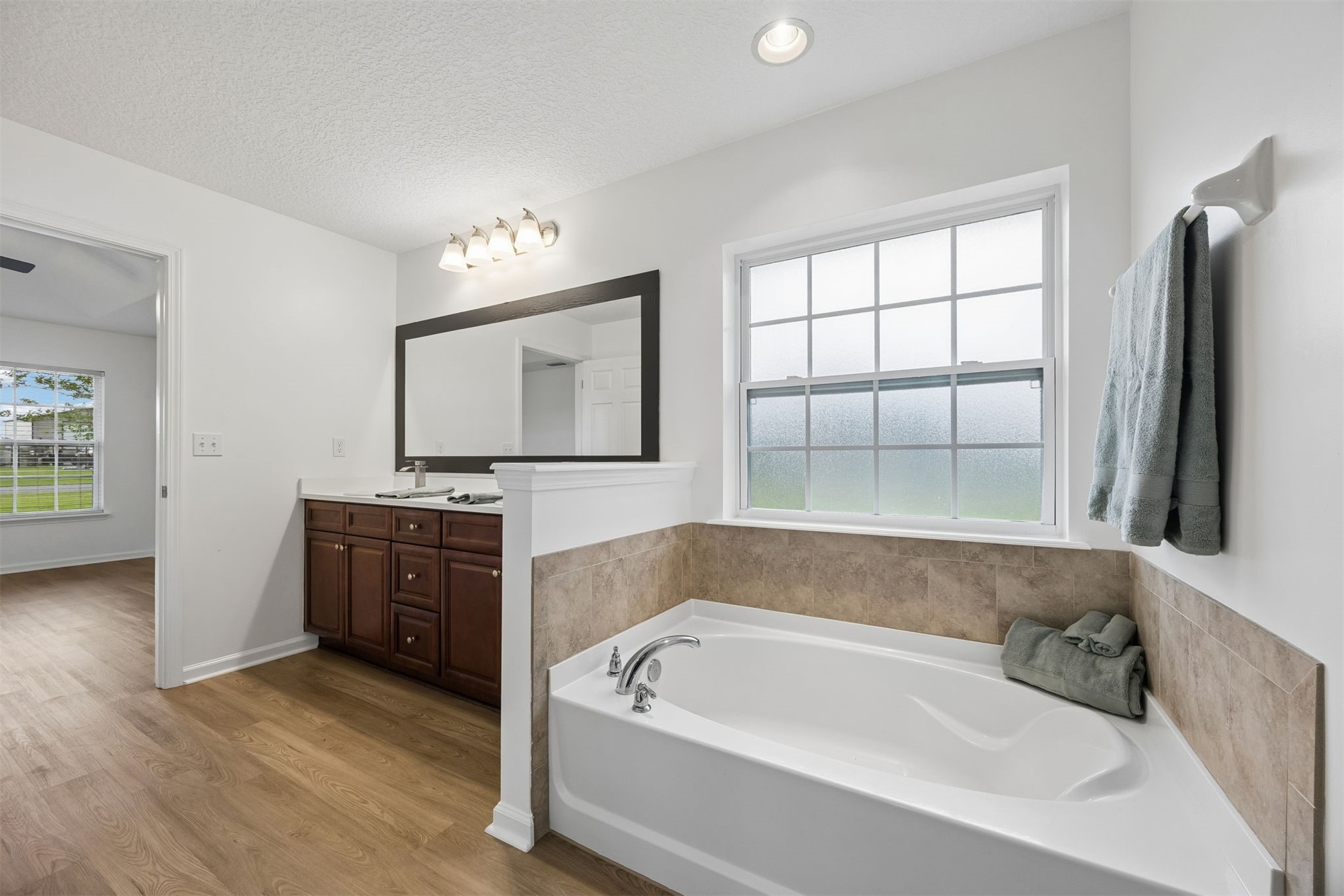 Tired of choosing between a backyard and a commute? At 54079 Amblerwoo – image 36