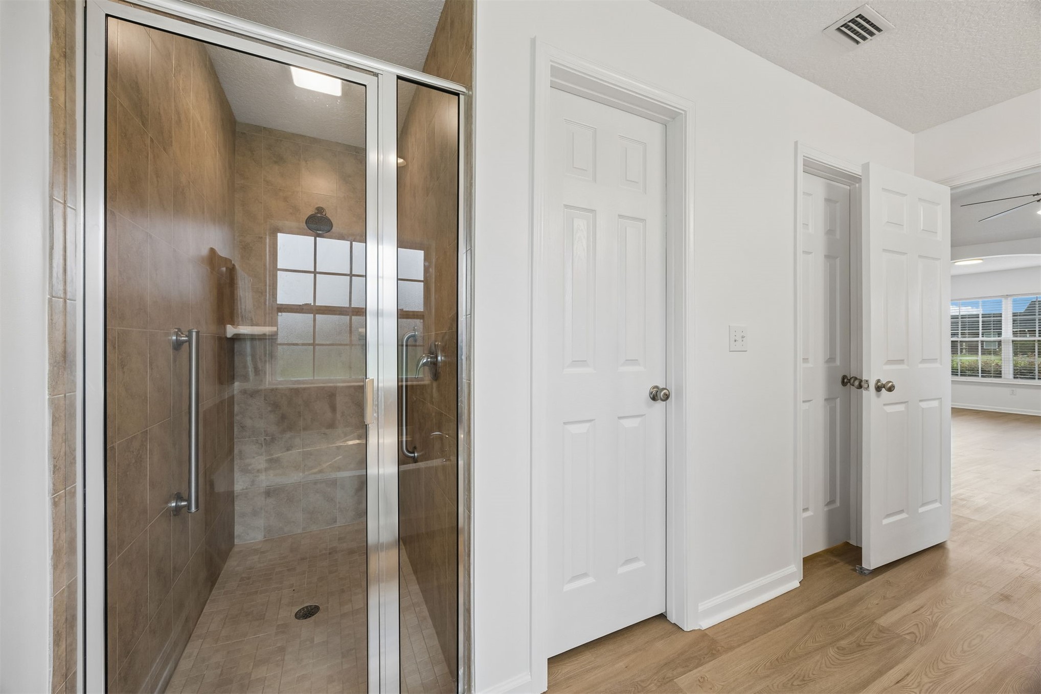Tired of choosing between a backyard and a commute? At 54079 Amblerwoo – image 37
