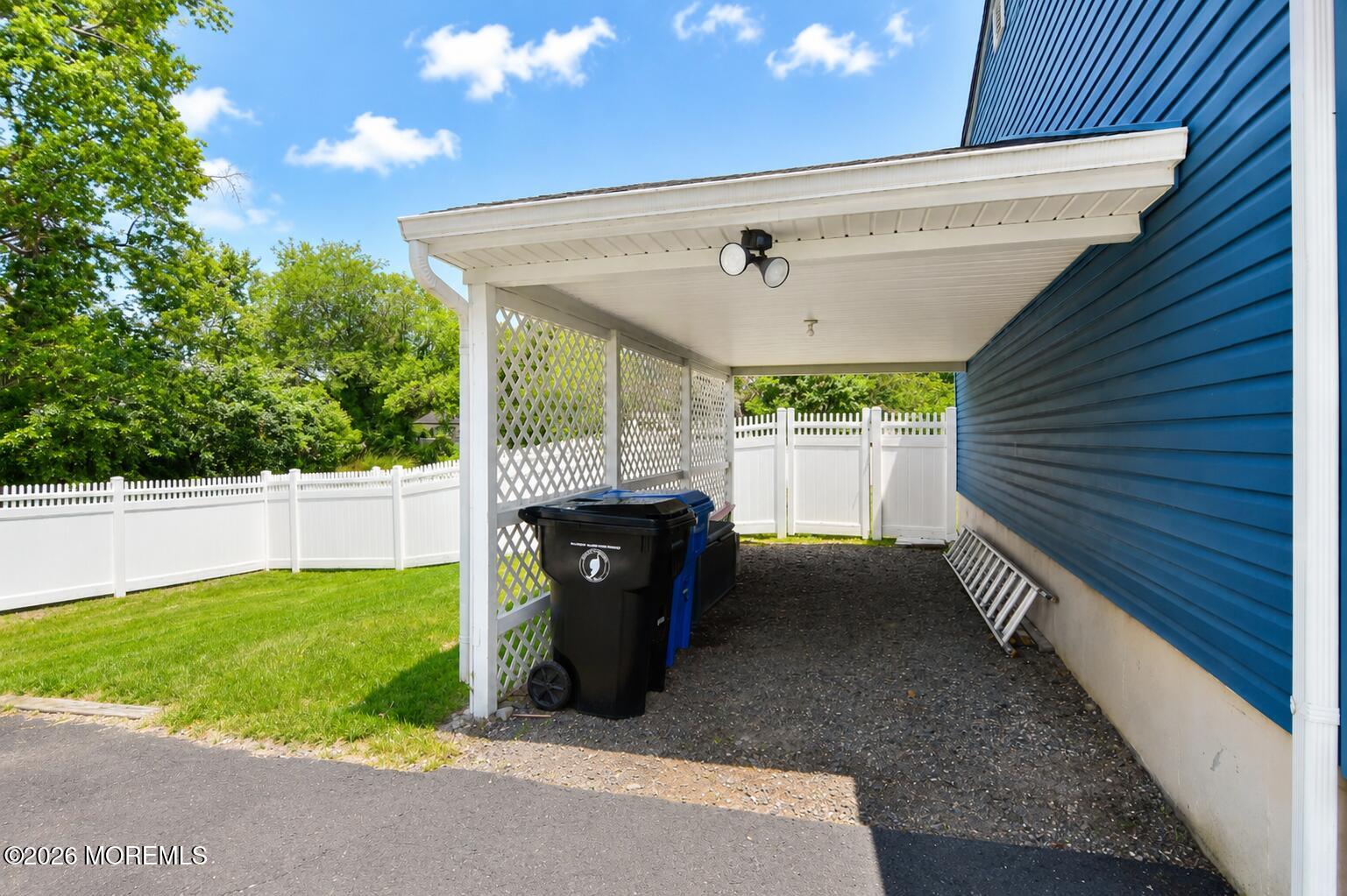 Dont miss this charming home situated on an oversized 145 x 147 lot in – image 38