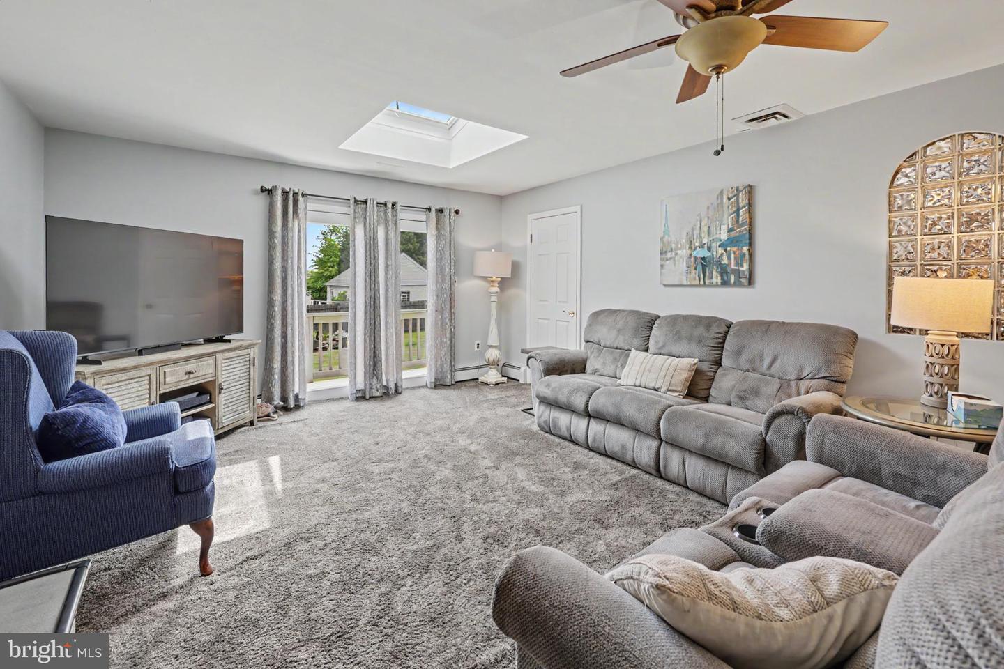 Located in the Ridley school district, dont wait to see this spacious, – image 10