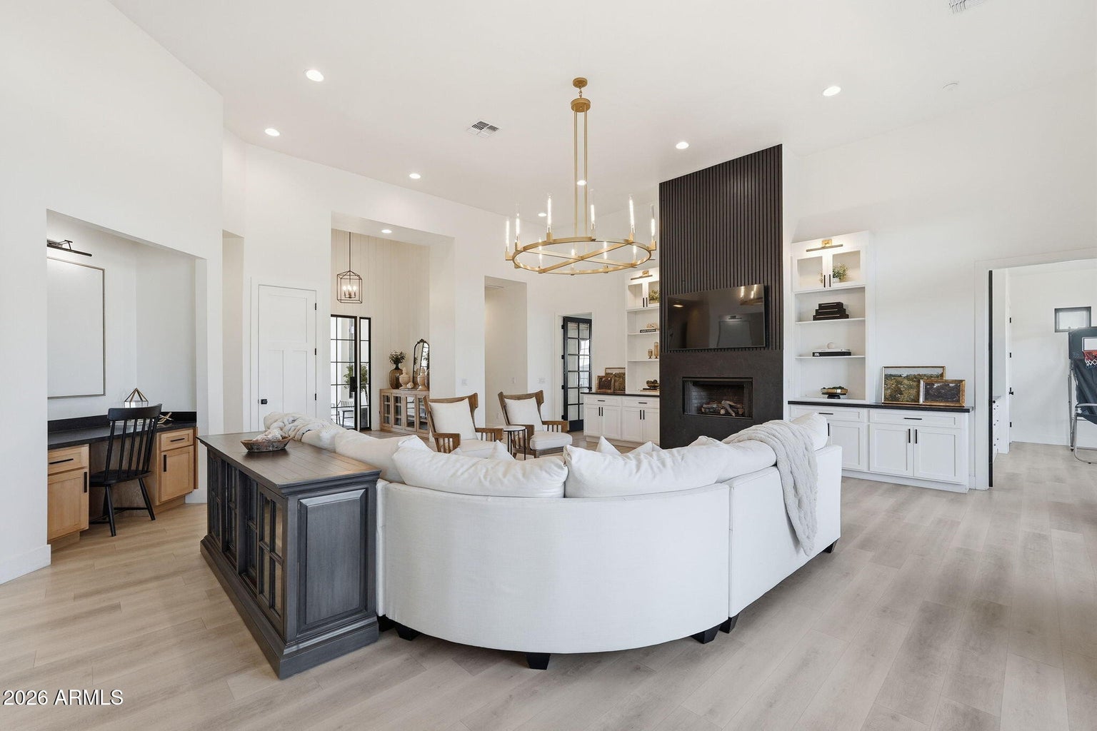 Tucked inside a gated neighborhood of Encanto Real on the edge of Quee – image 9