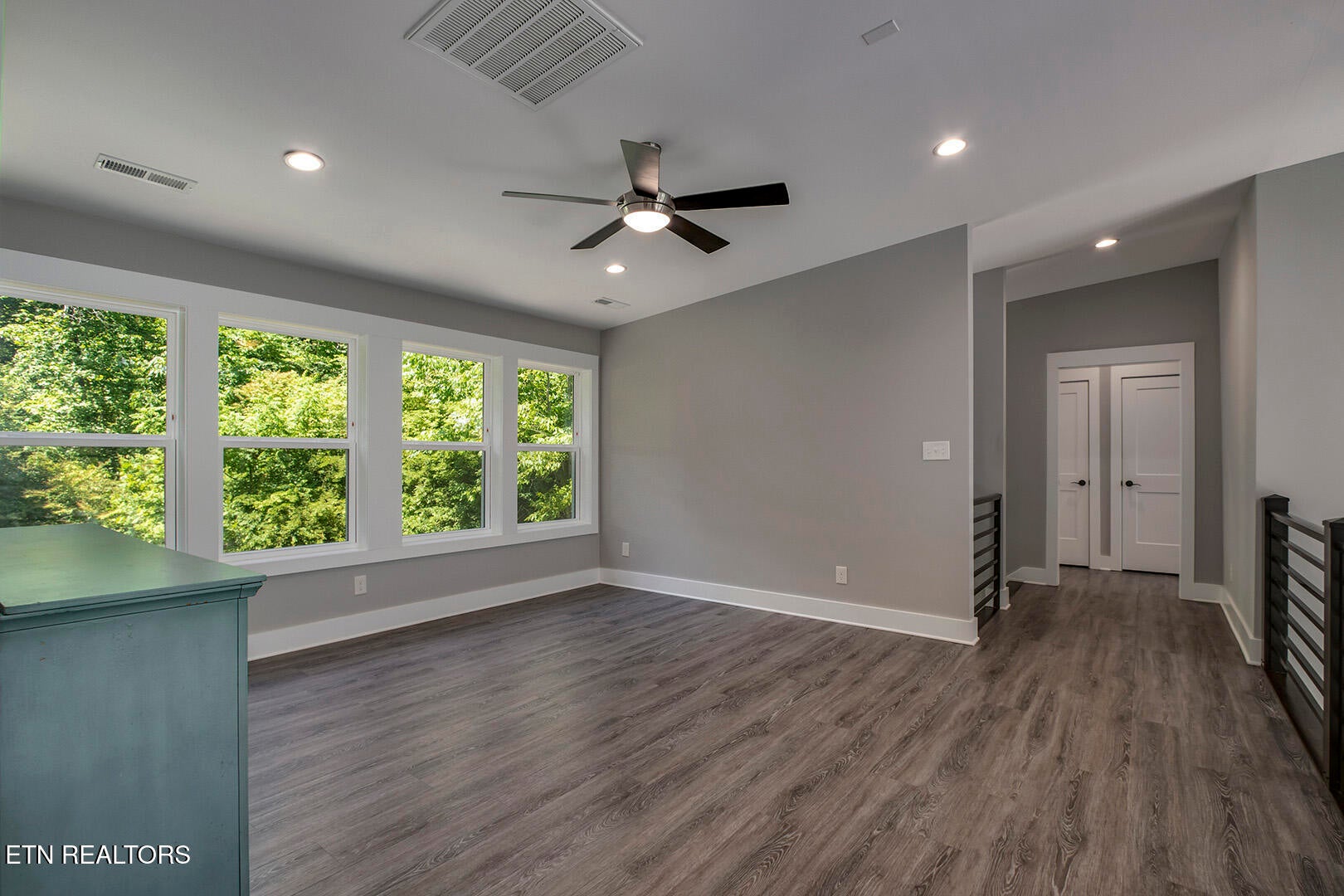 880 880 Skyline Drive, Harriman, Tennessee, 37748, USA, 3 Bedrooms Bedrooms, ,4 BathroomsBathrooms,Residential,For Sale,880 Skyline Drive,6c9e6ce5-d78a-4ae4-a55c-fa9f55