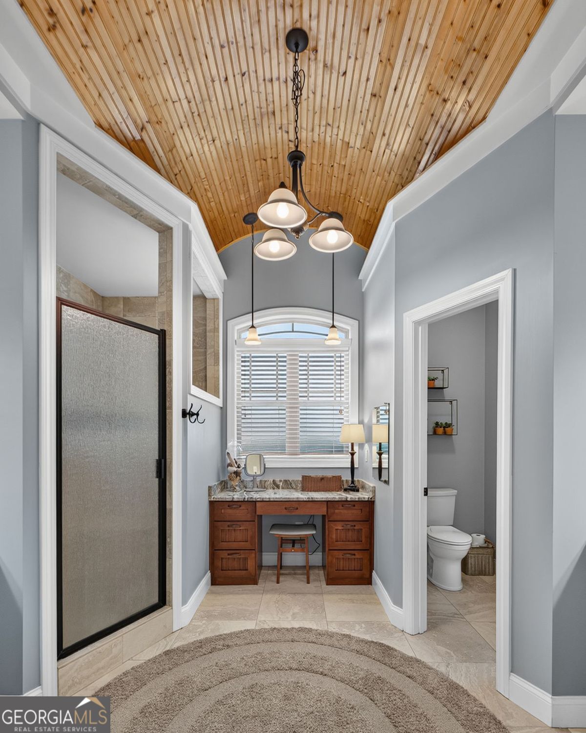 Incredible custom home with tons of bells and whistles in sought after – image 31