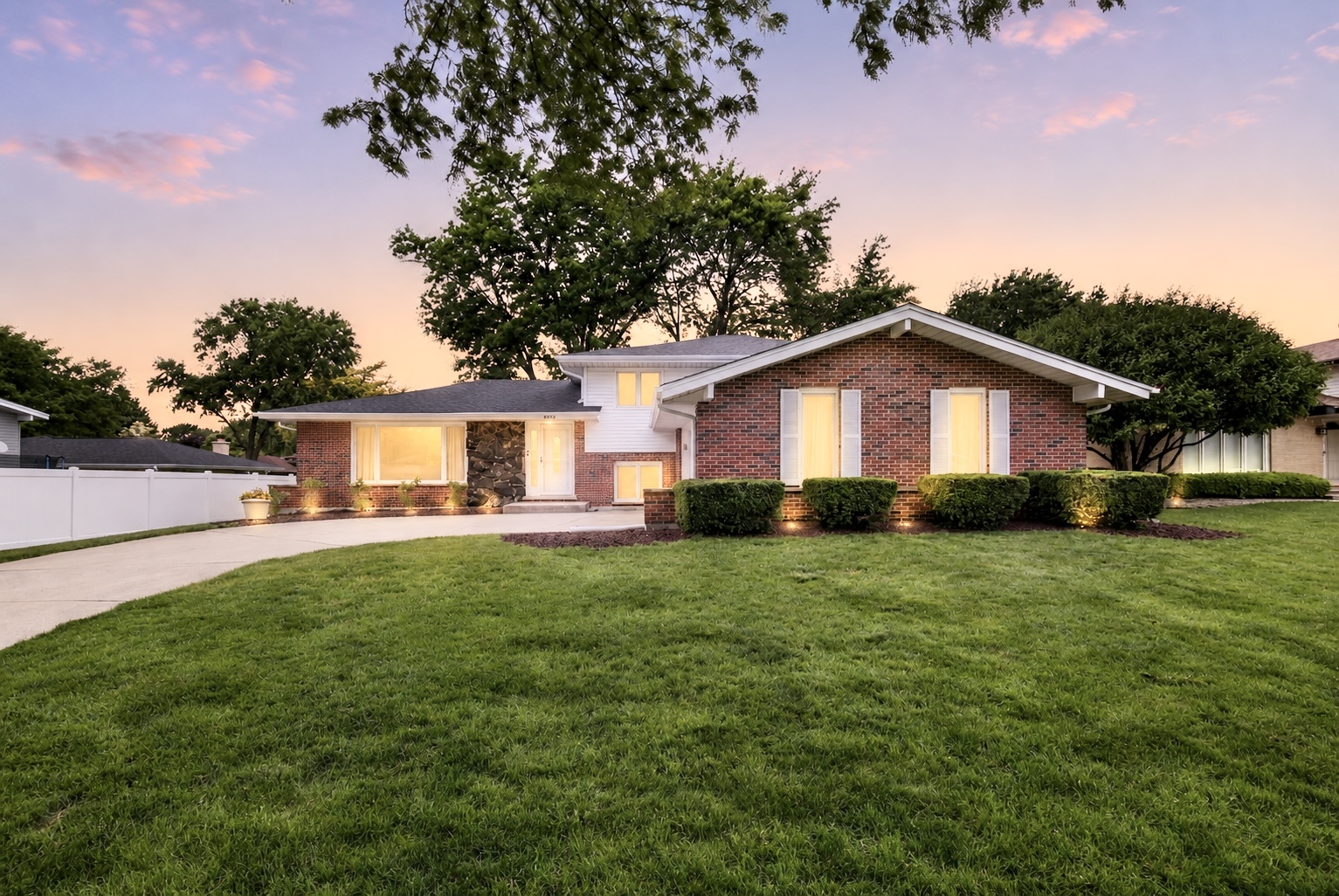 Tucked away on a quiet street in the highly desirable Farmingdale Vill – image 3
