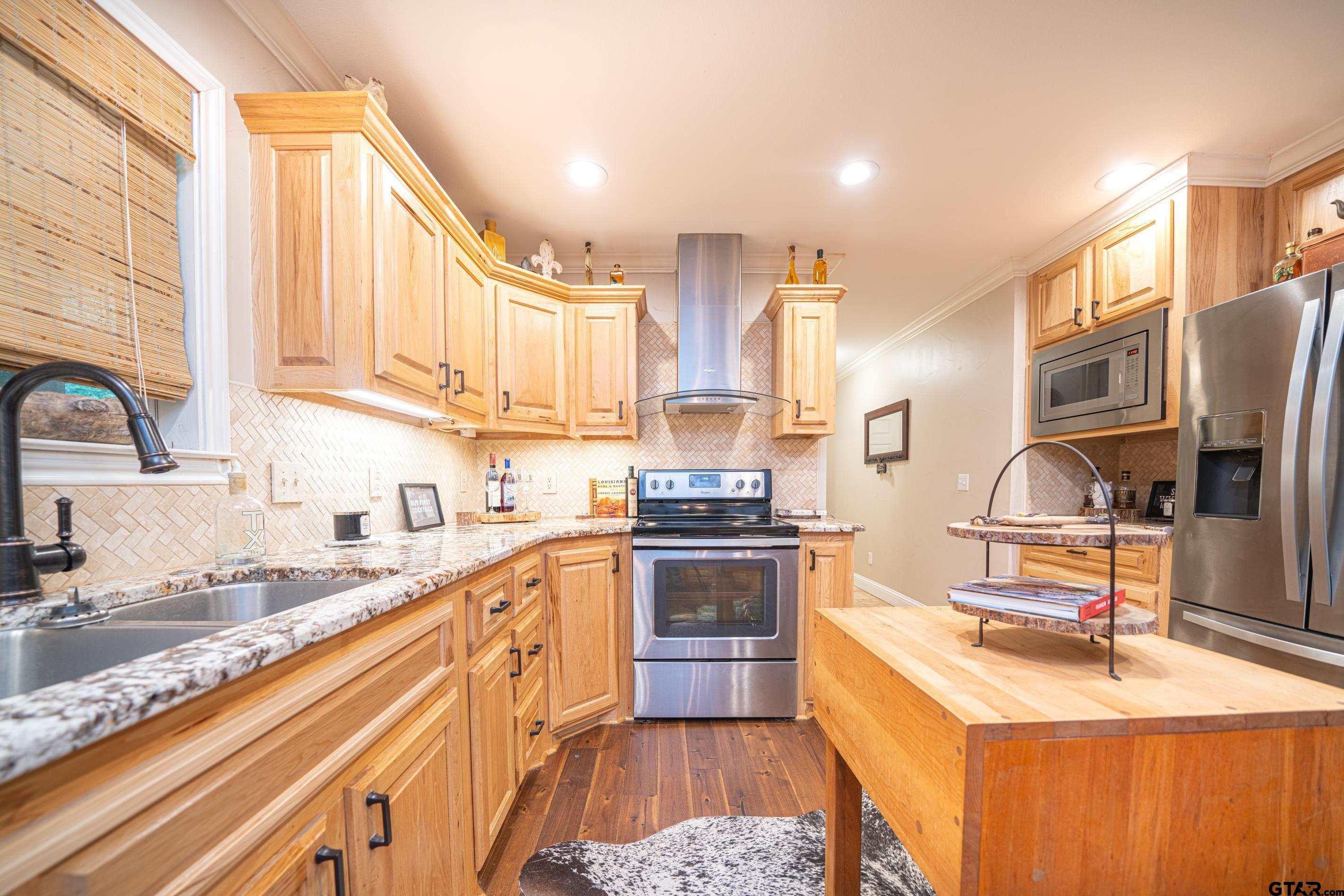 Located in the sought-after Tall Tree subdivision just across the stre – image 11