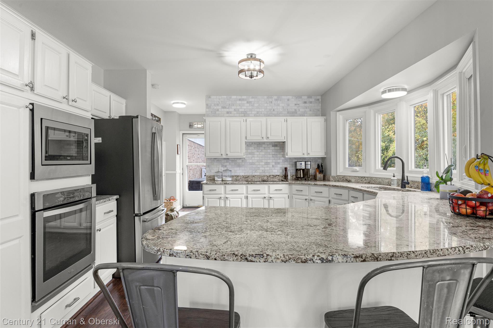 Welcome to 30999 Sudbury Street in Farmington Hills. This beautifully – image 20