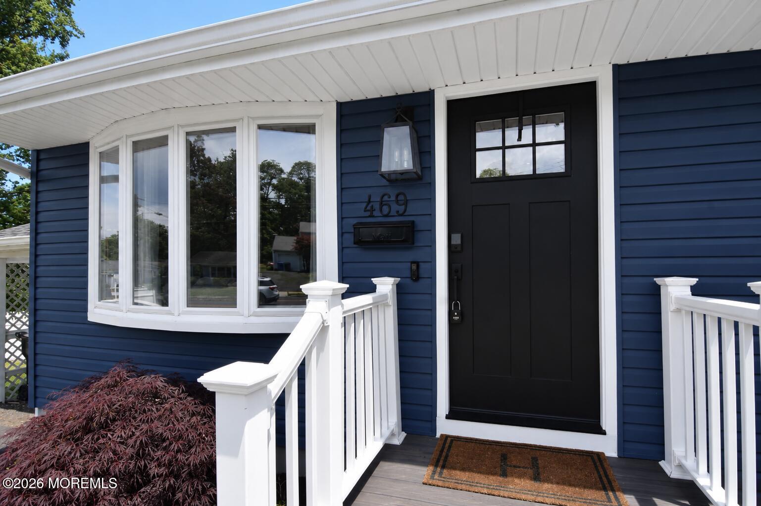 Dont miss this charming home situated on an oversized 145 x 147 lot in – image 3