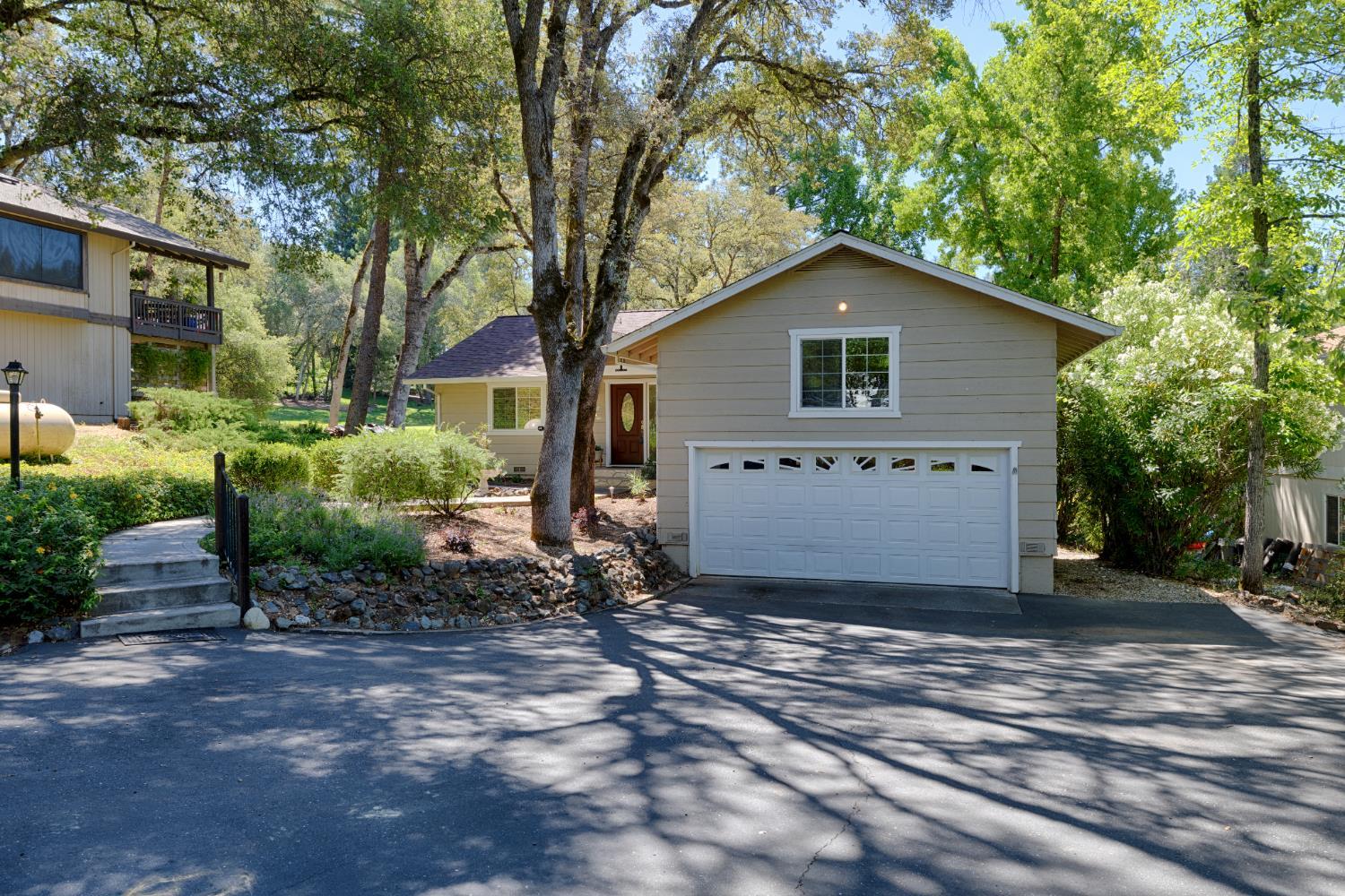 11035 11035 Lakeshore, Auburn, California, 95602, USA, 2 Bedrooms Bedrooms, ,3 BathroomsBathrooms,Residential,For Sale,11035 Lakeshore,226075539
