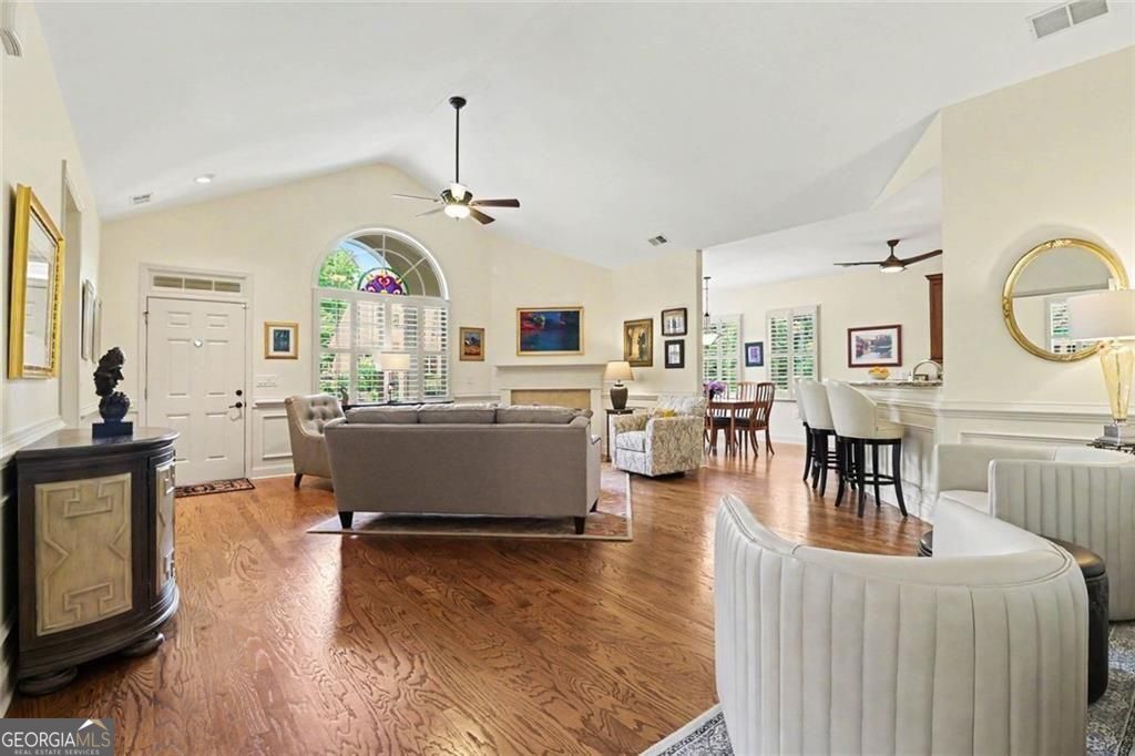 Fantastic opportunity in a vibrant 55+ active-adult community. Beautif – image 4