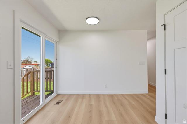 This home is move-in ready! Extra kitchen for extra income. New roof! – image 9