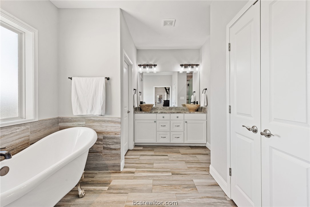 9066 9066 King Oaks Drive, Iola, Texas, 77861, USA, 3 Bedrooms Bedrooms, ,3 BathroomsBathrooms,Residential,For Sale,9066 King Oaks Drive,44059a7a-94ce-471a-a6a2-426d20