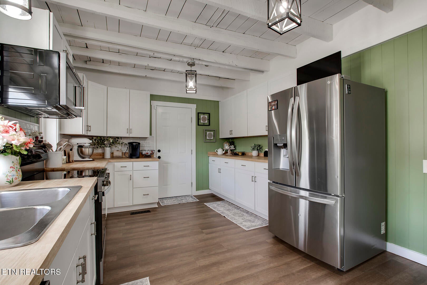 Are you looking for an adorable home with character, comfort, and styl – image 23