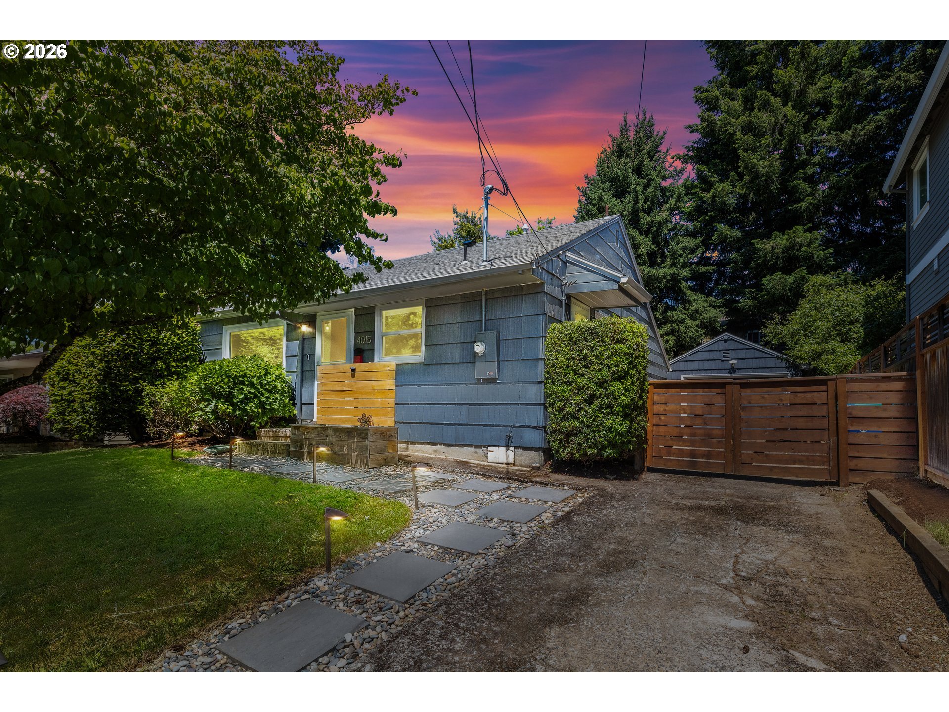 One-level living at its finest in the heart of Eastmoreland Heights! T – image 2