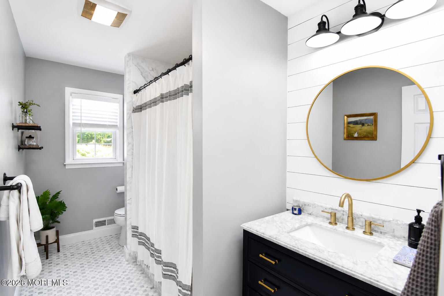 Dont miss this charming home situated on an oversized 145 x 147 lot in – image 20