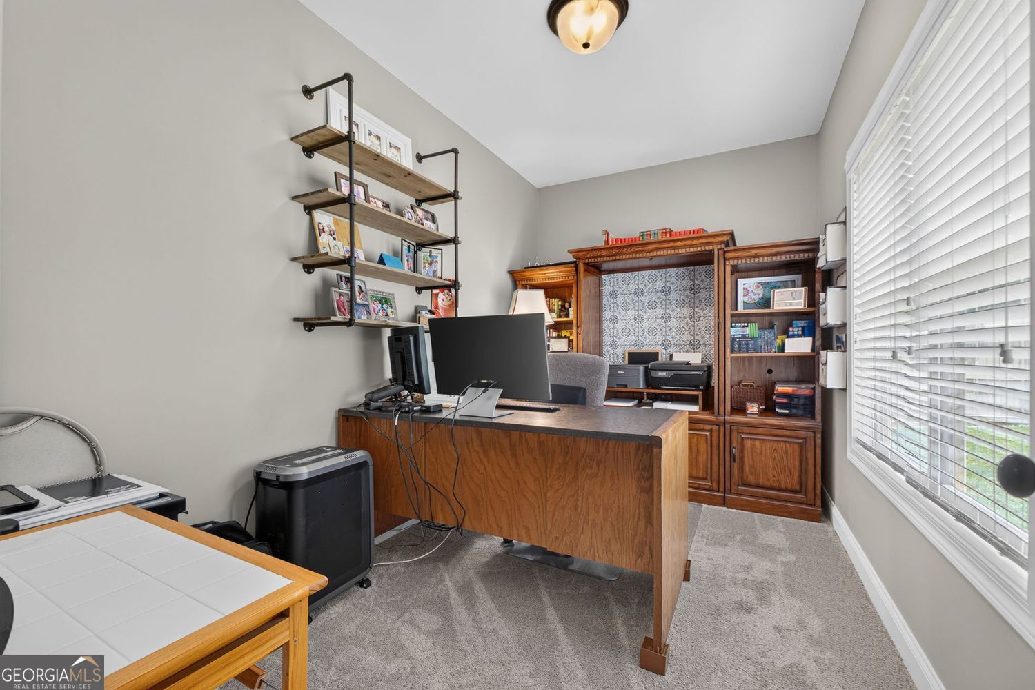 Incredible custom home with tons of bells and whistles in sought after – image 37