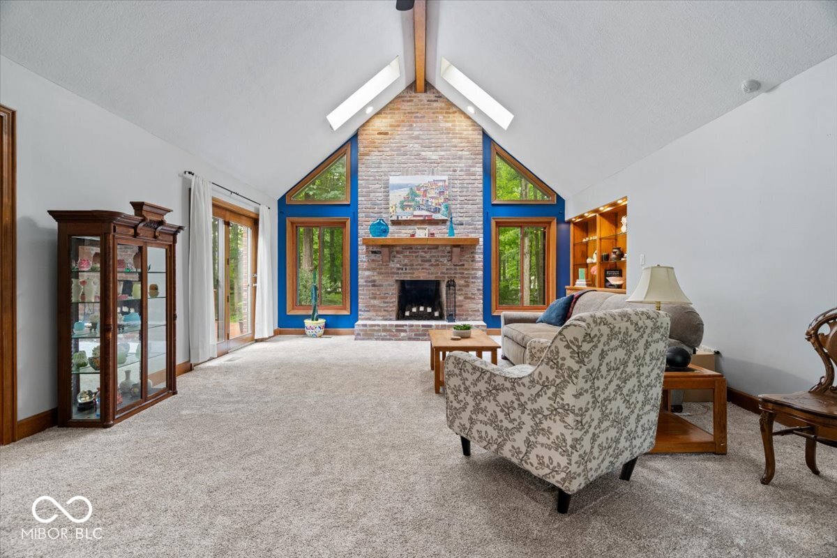 Updates galore in desirable Feather Cove III! Nestled on a half-acre w – image 6