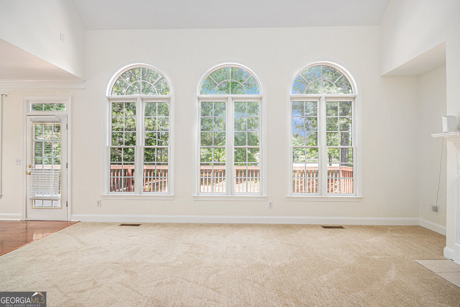 Fully finished basement with refined lakefront living in this beautifu – image 4