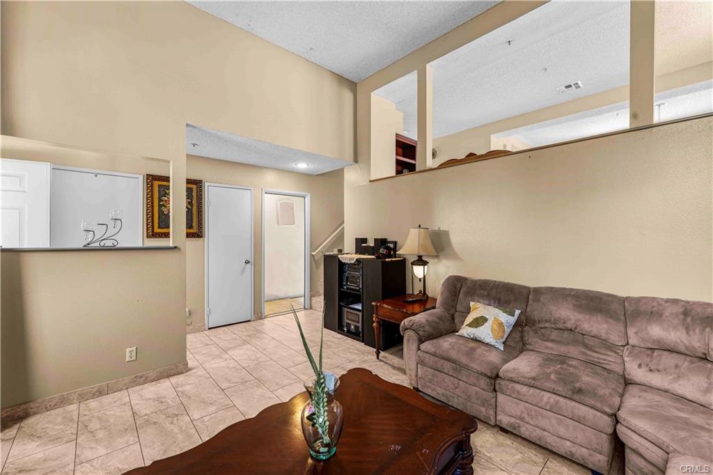 Beautiful condominium with 3 bedrooms and 3 bathrooms. A place for a h – image 5
