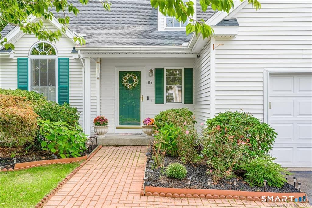 SPECTACULARLY DESIRABLE LOCATION! This rare-to-market single family is – image 3