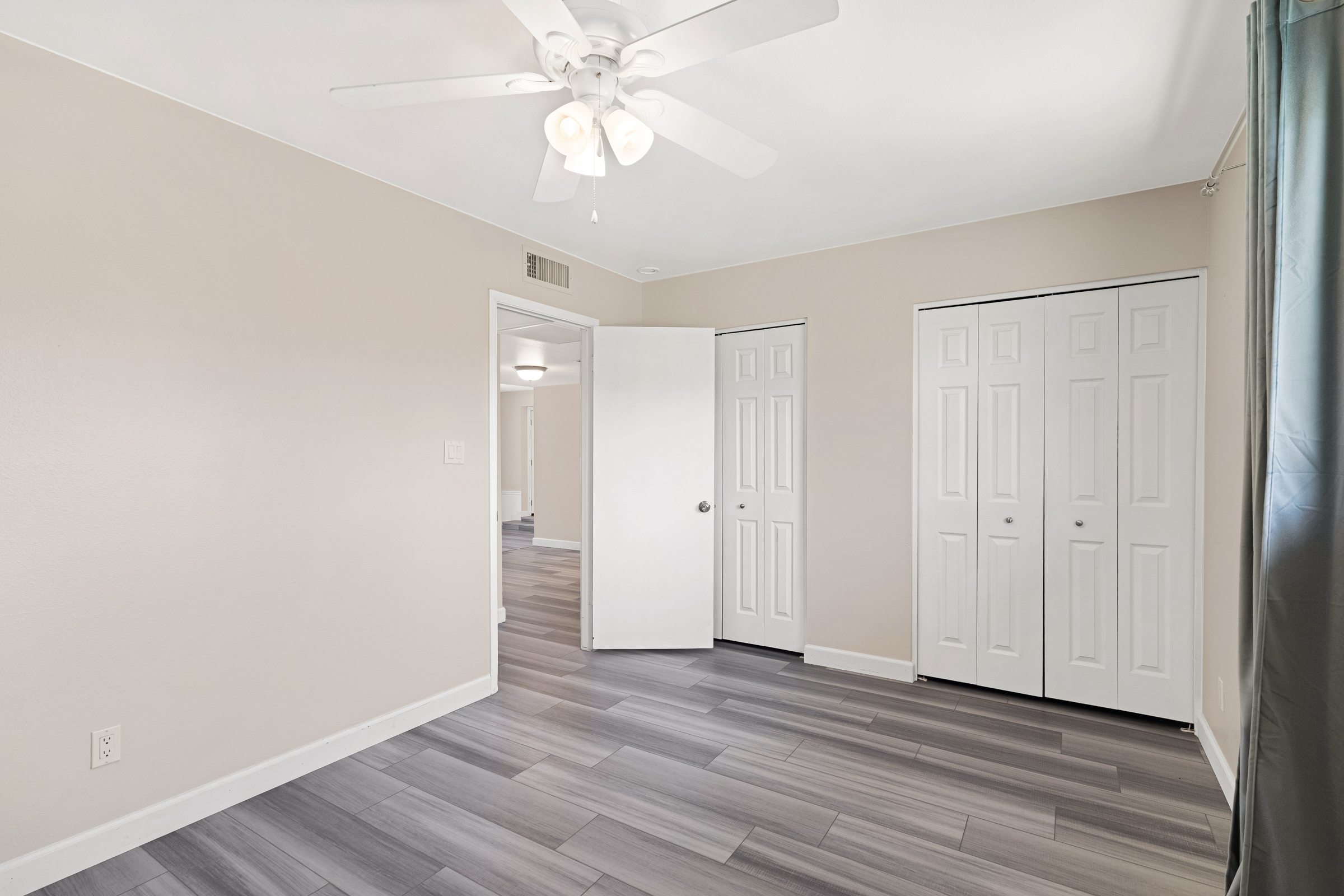 Your oasis in the heart of Tempe. This home is a split-bedroom floorpl – image 46