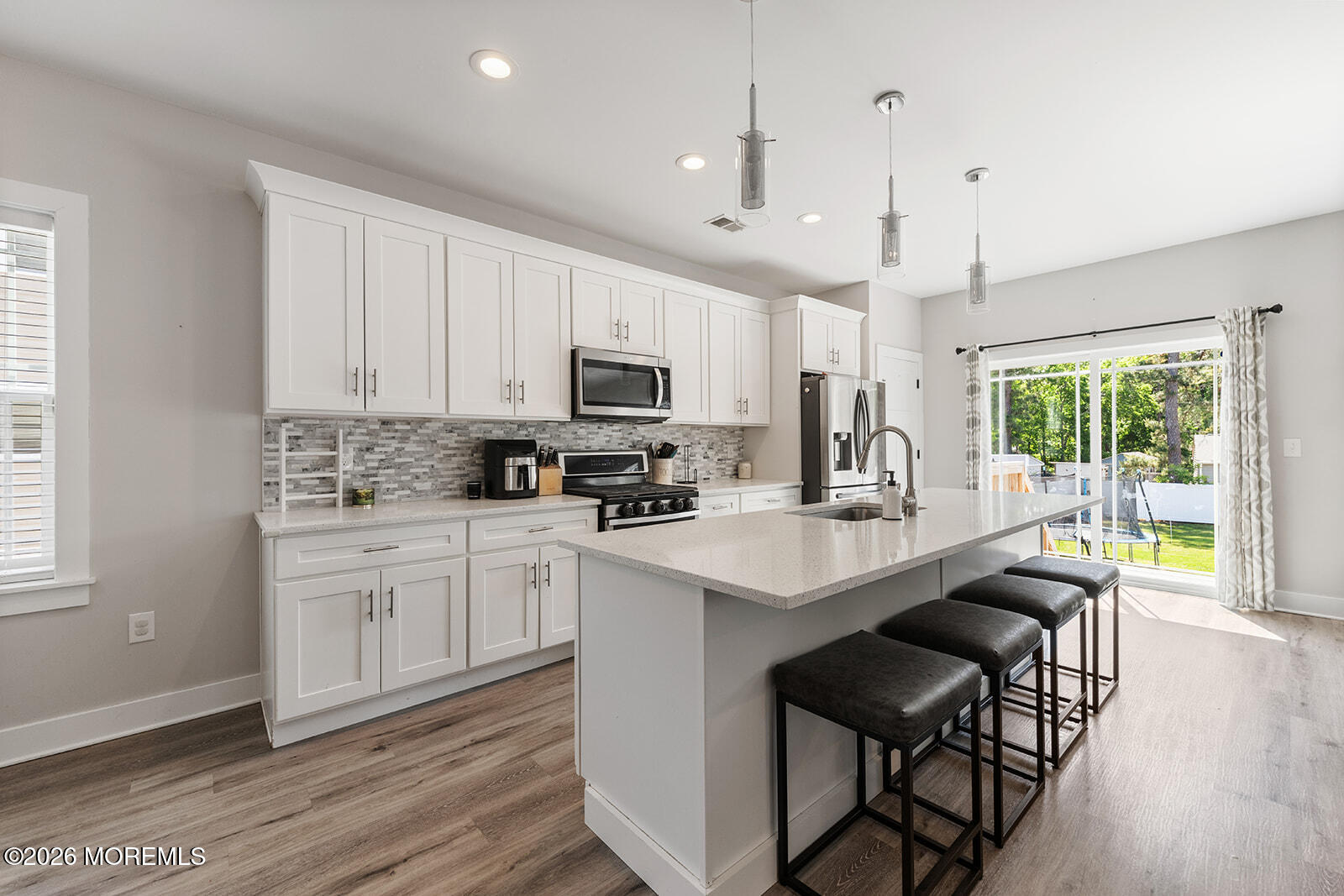 Beautifully maintained 3-bedroom, 2.5-bath home featuring an open-conc – image 6