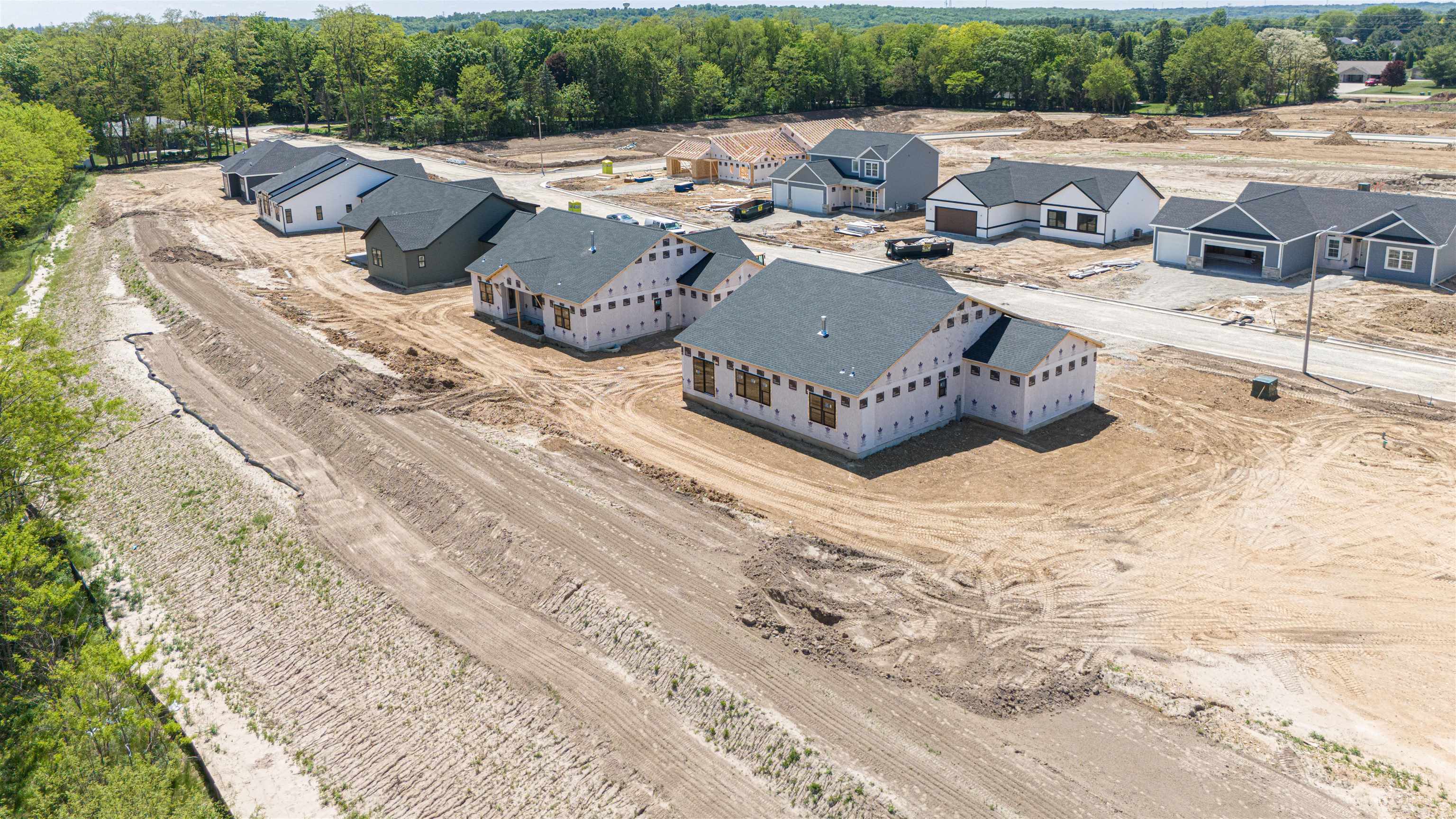 Estimated Completion August, 2026. New split-bedroom farmhouse ranch b – image 3