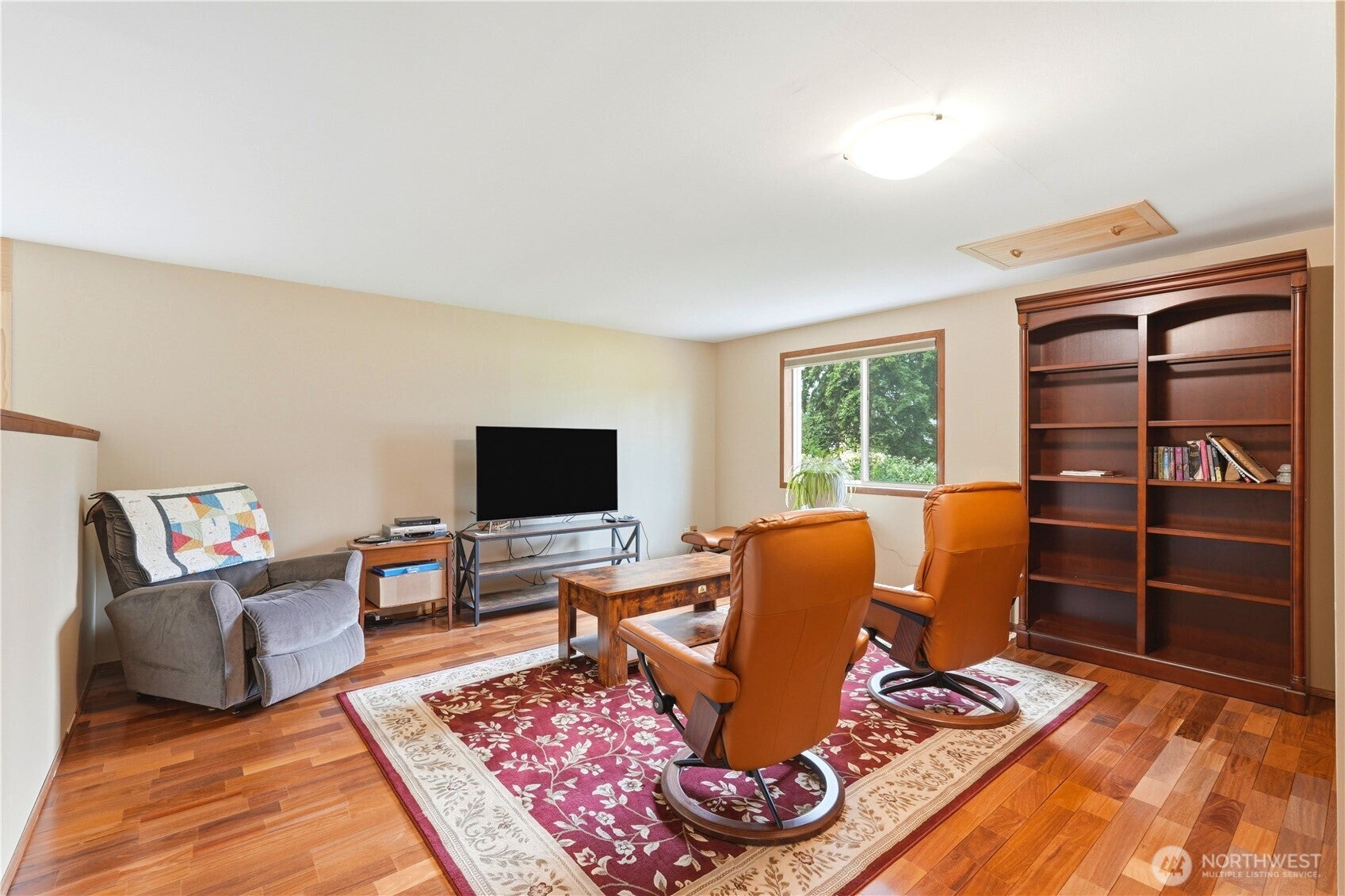 Welcome to your own PNW retreat, where character, space, and a peacefu – image 22
