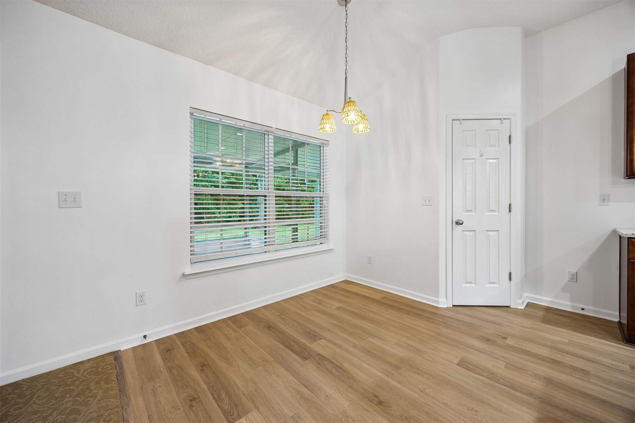 Tired of choosing between a backyard and a commute? At 54079 Amblerwoo – image 30