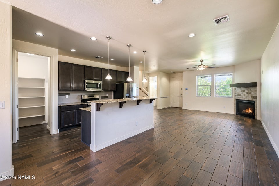 Mountain views, dual primary suites, and Flagstaff living at its fines – image 10