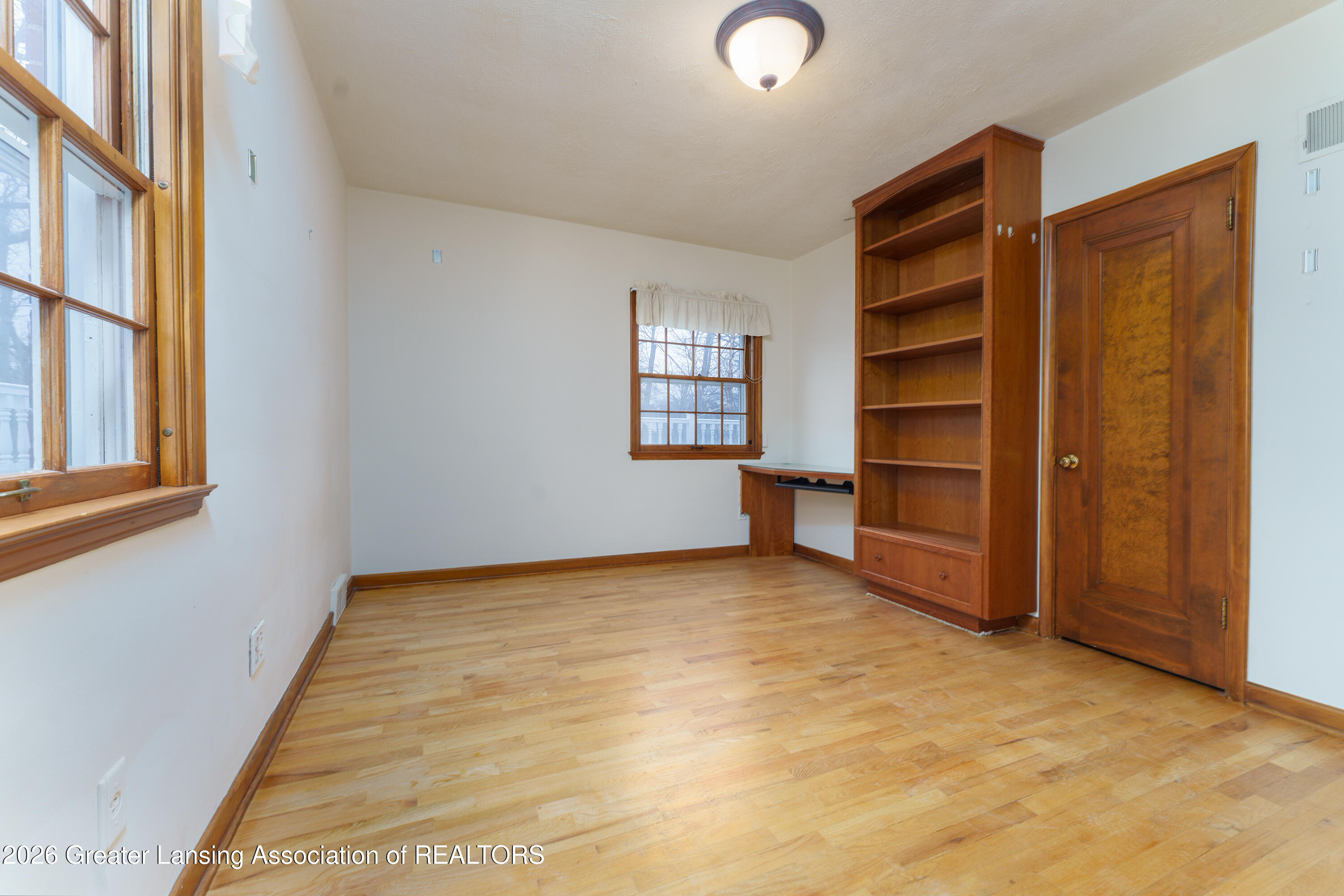 A rare opportunity to score a quintessential Glencairn gem! Gorgeous c – image 58